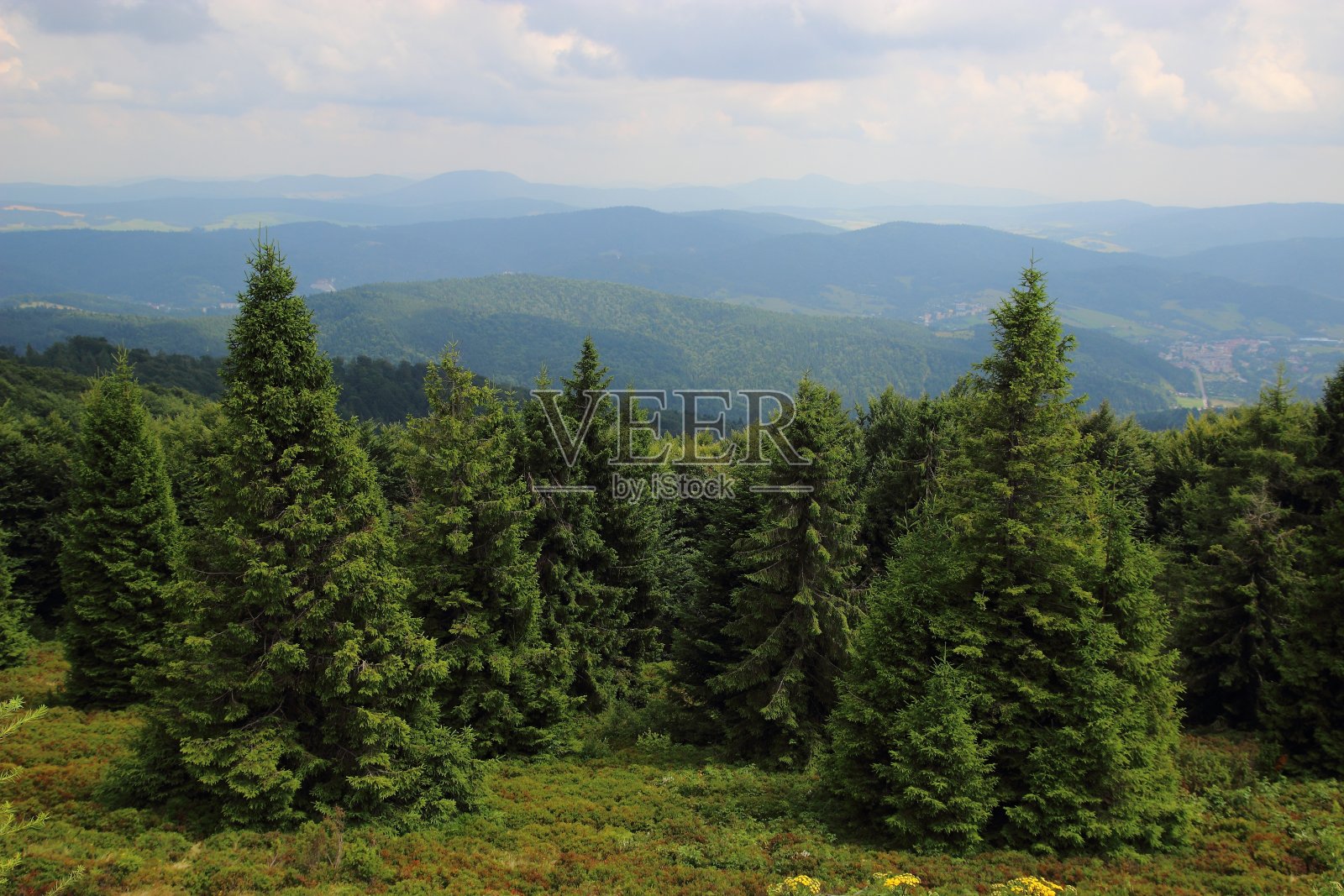 在山上看风景和风景照片摄影图片