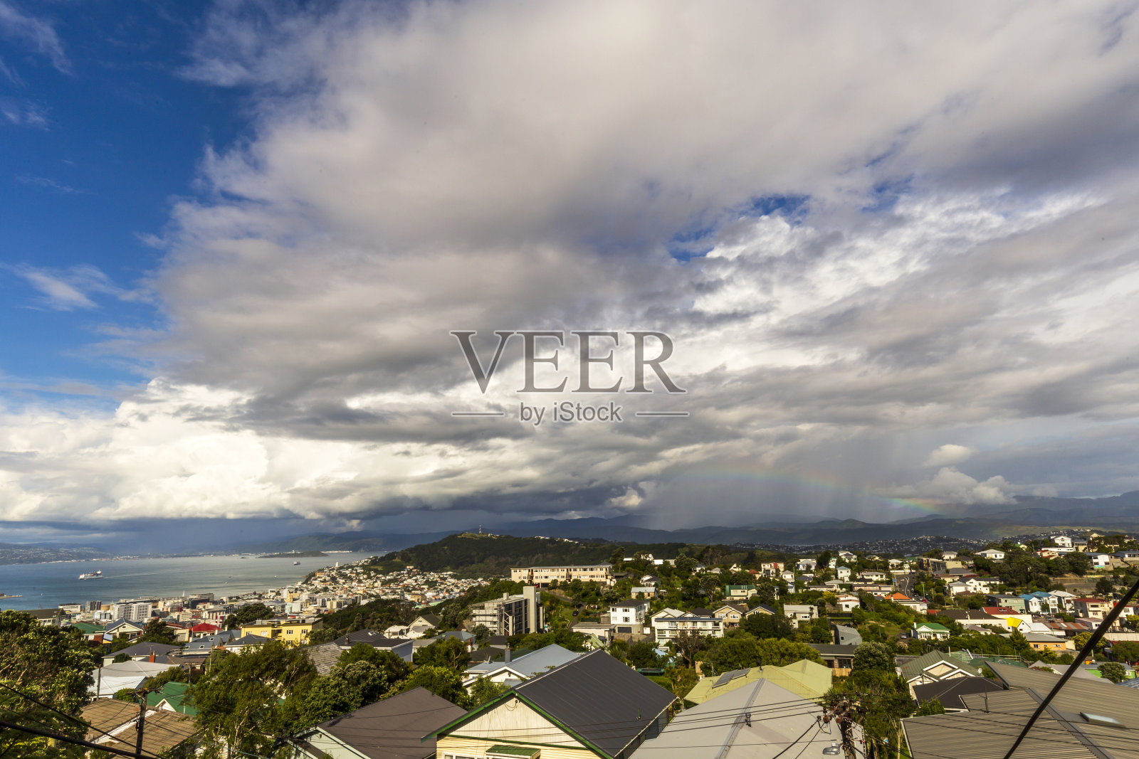 新西兰惠灵顿上空的彩虹照片摄影图片