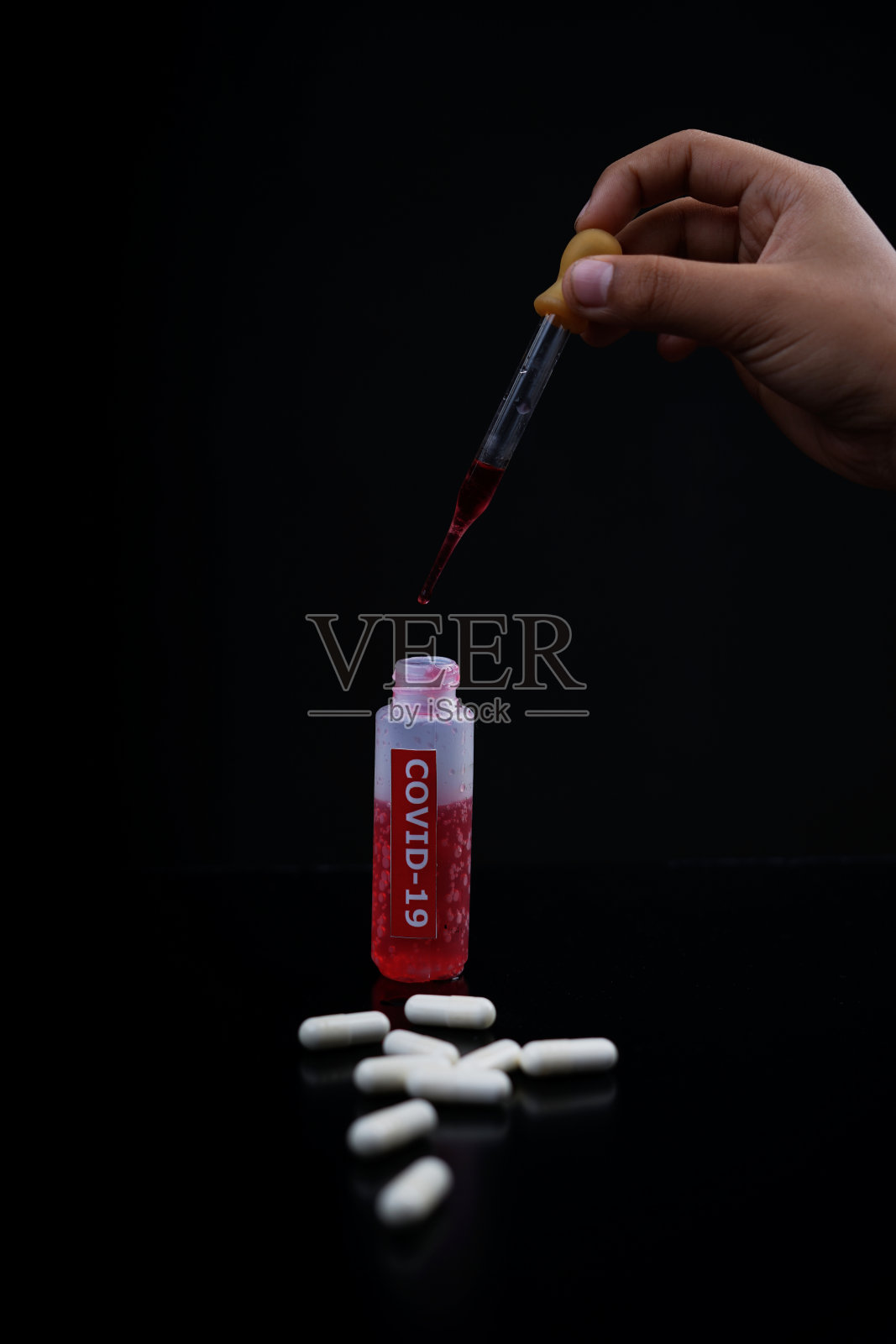 新型冠状病毒感染的疫苗和胶囊照片摄影图片