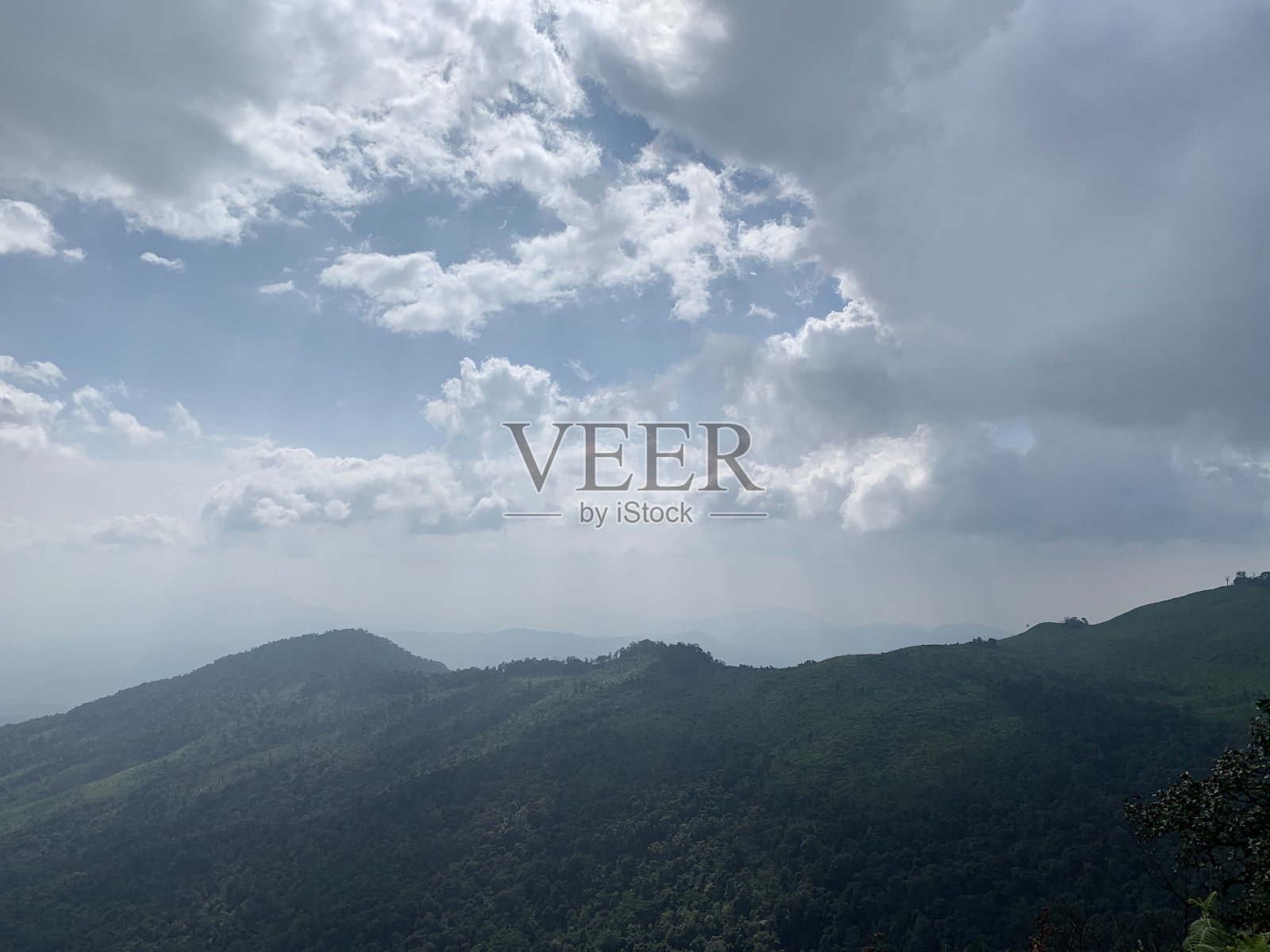 美丽的全景山。照片摄影图片