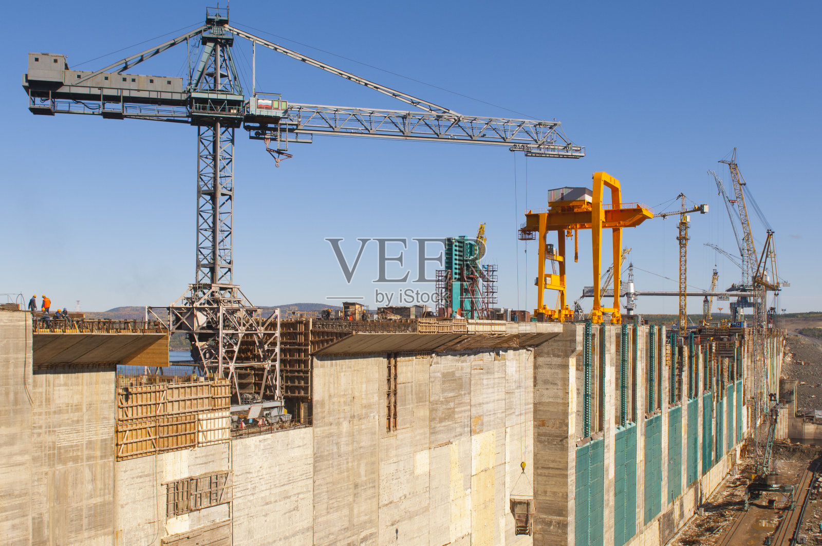 为发电厂建造一座大坝照片摄影图片