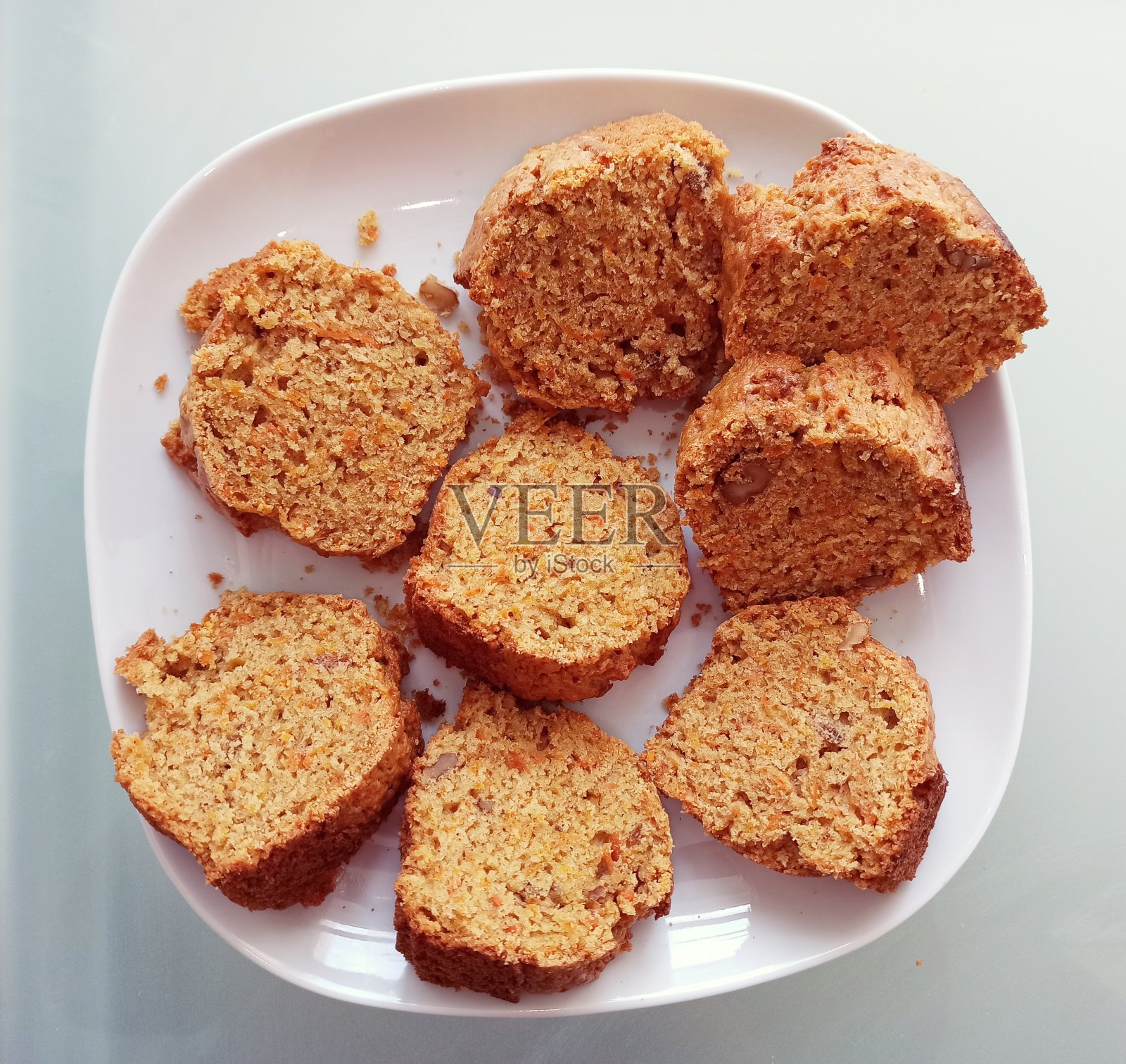 新鲜的自制烤肉桂胡萝卜蛋糕在伊斯坦布尔火鸡照片摄影图片