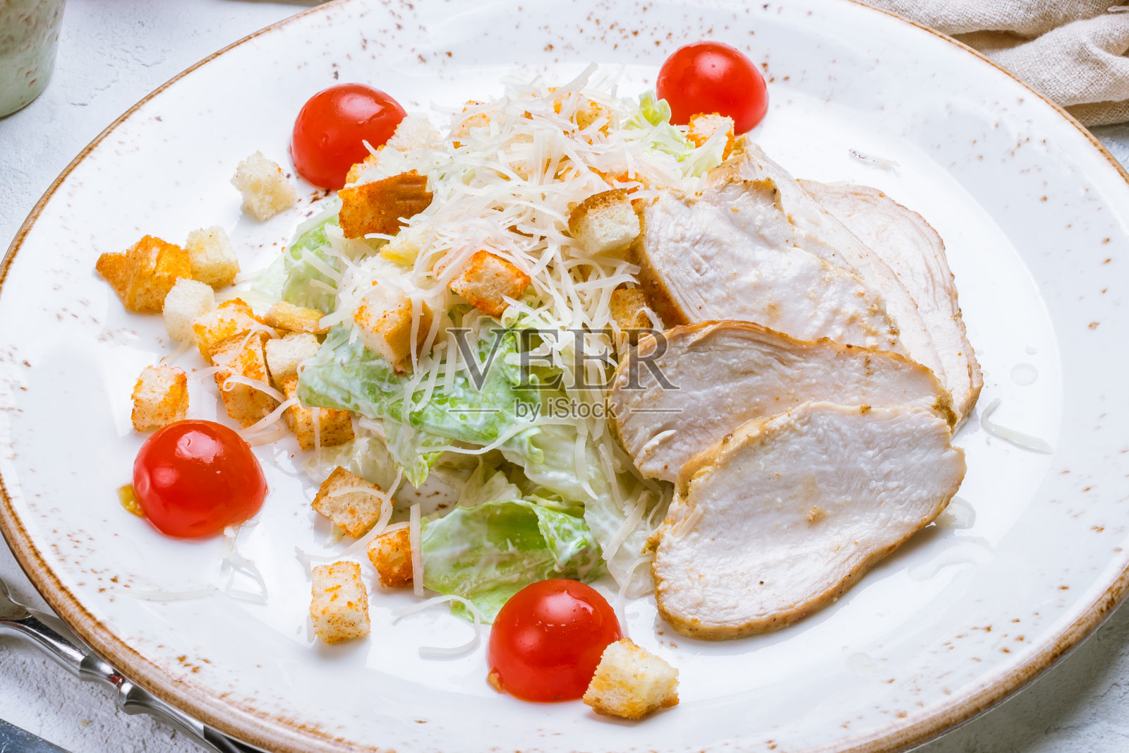 鸡肉凯撒沙拉照片摄影图片