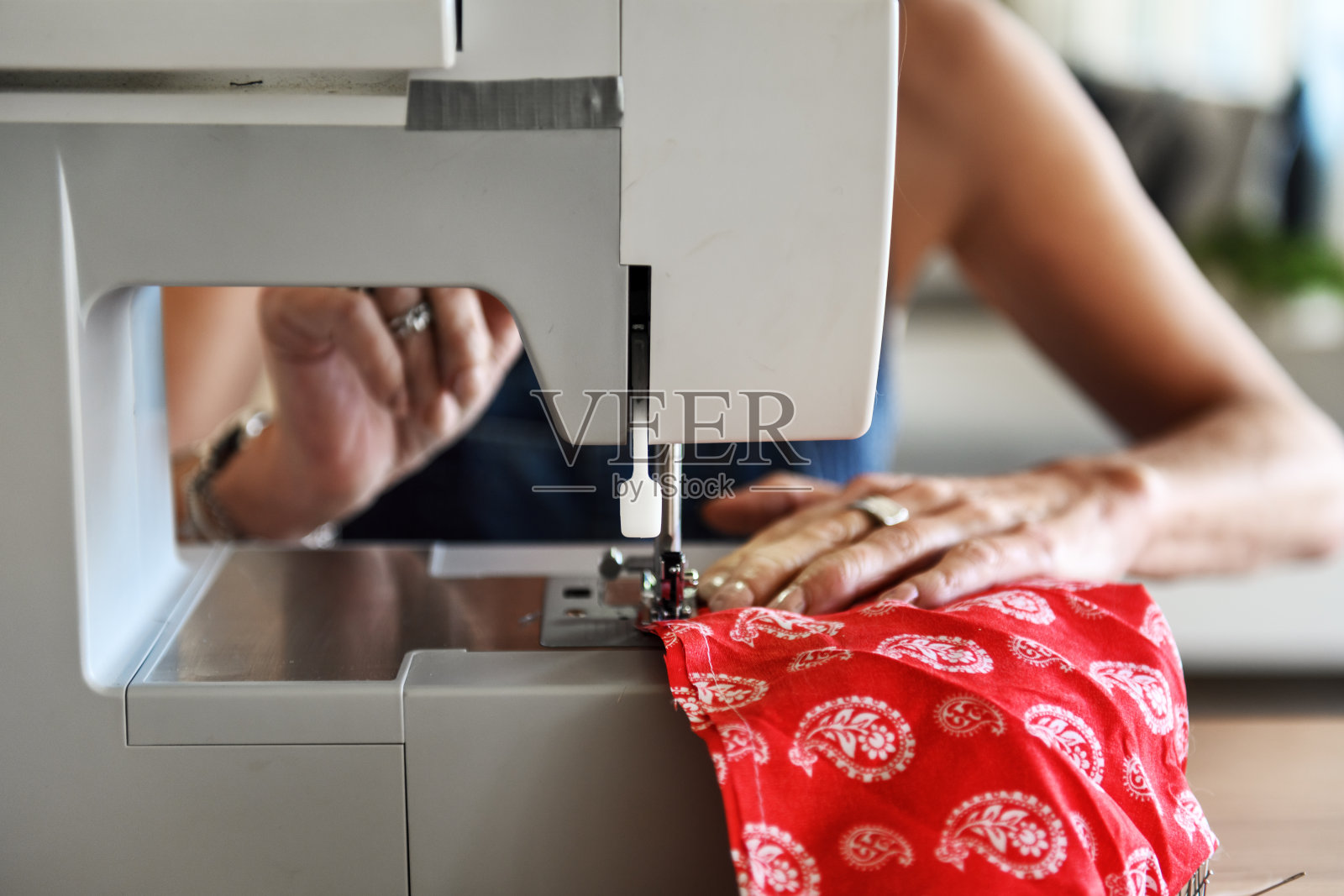 自制的防护口罩照片摄影图片