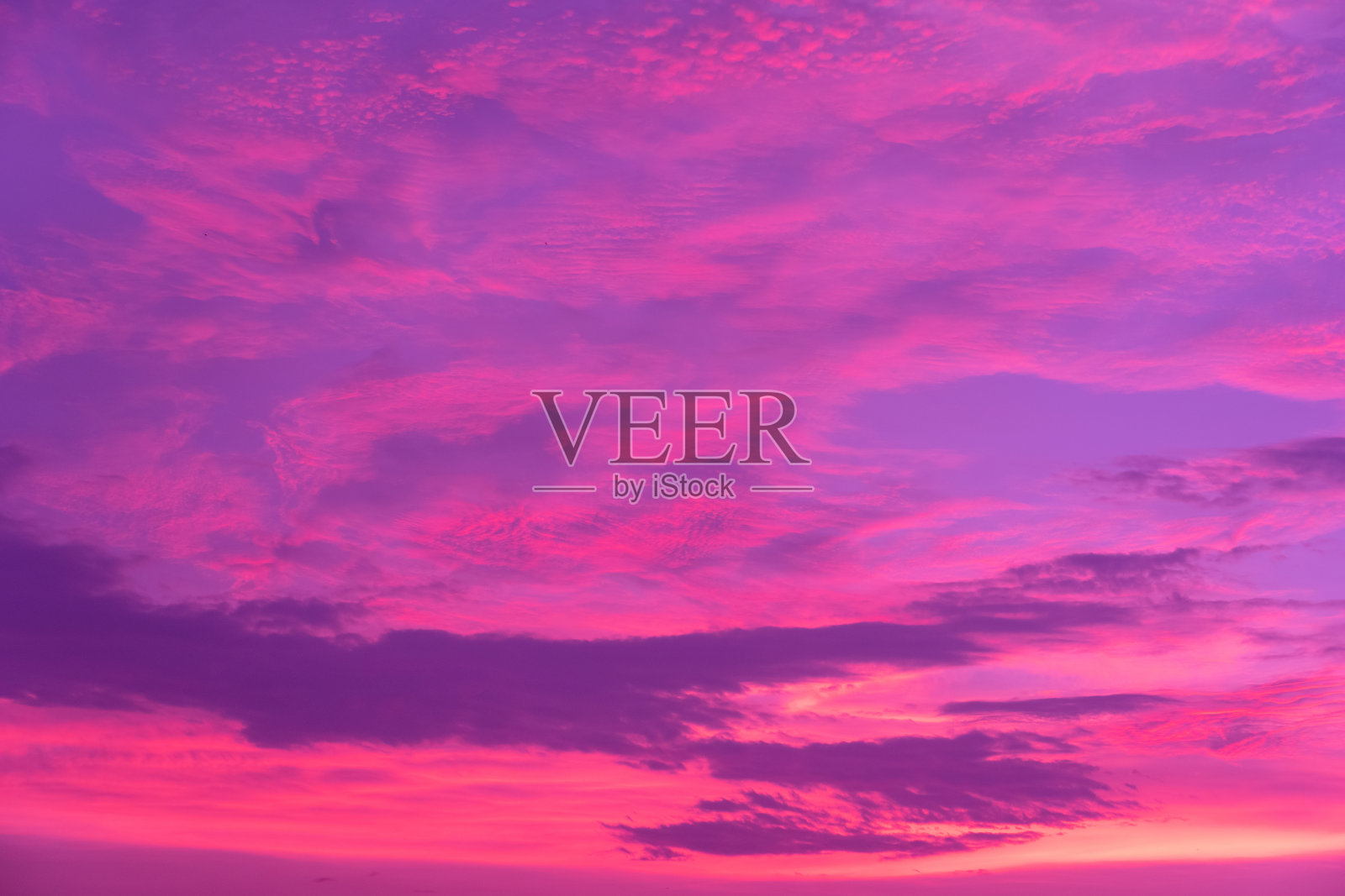 红色紫色多云戏剧性的自然天空背景照片摄影图片