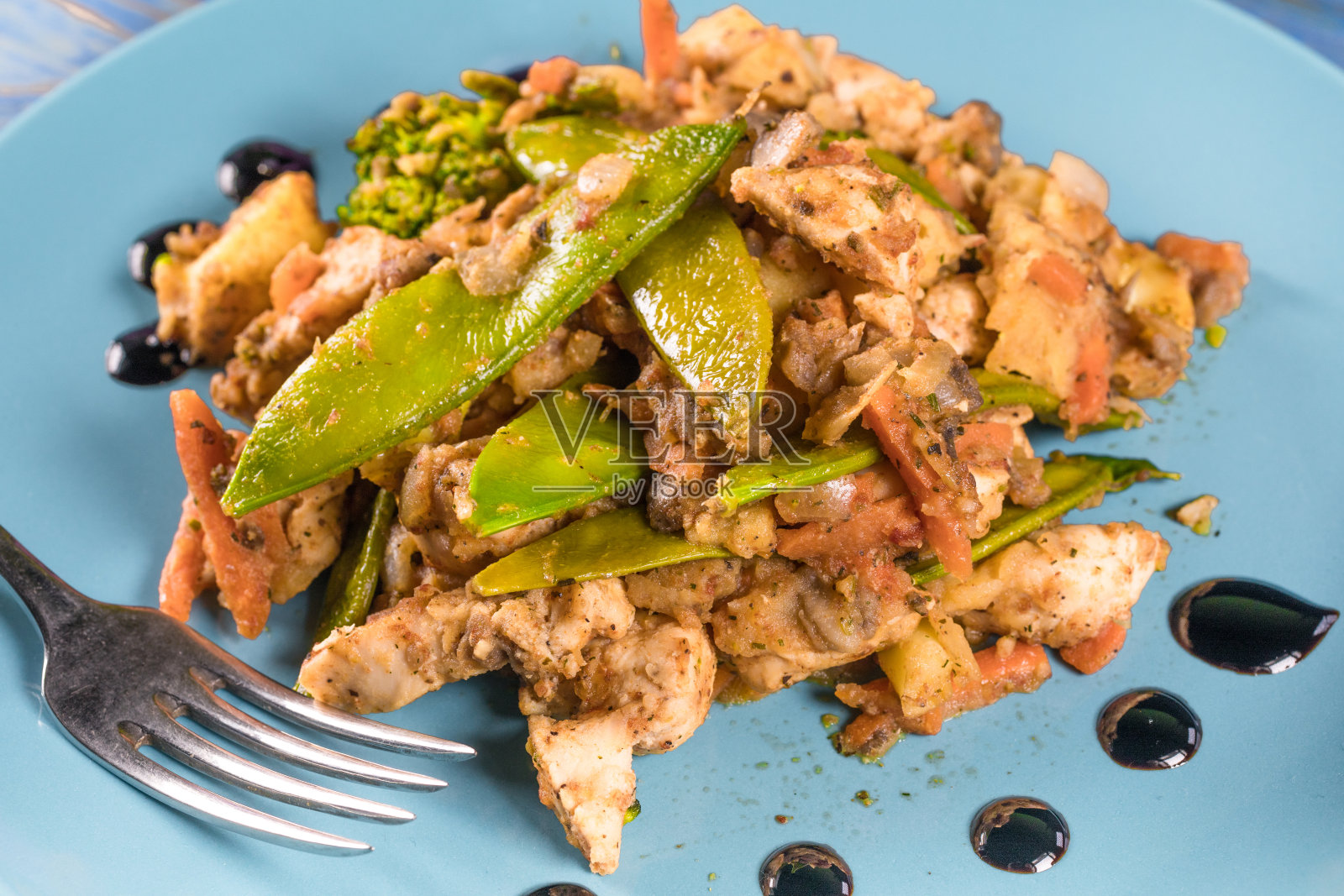 炸鸡和蔬菜照片摄影图片