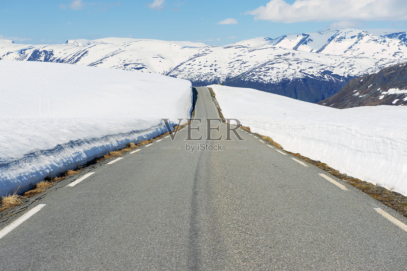 挪威挪威Sogn og Fjordane县的Bjorgavegen mountain road。照片摄影图片