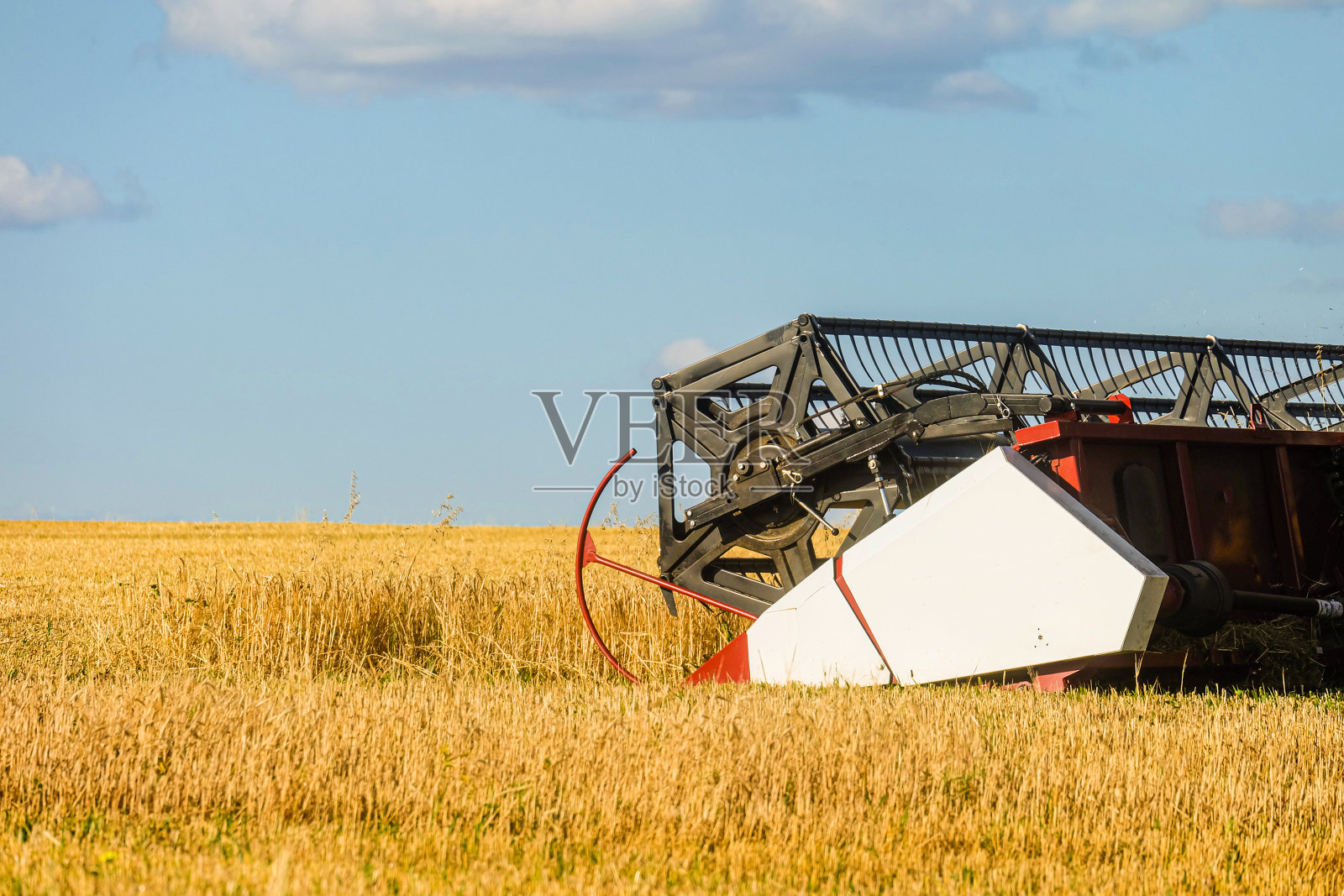 刀具平台在工作。收获机。照片摄影图片