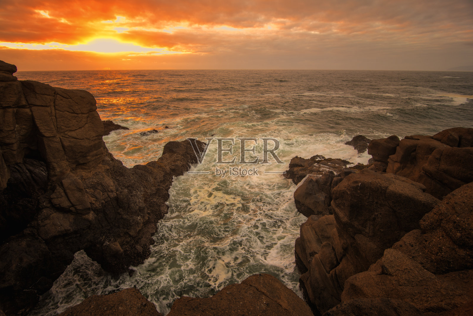 海洋日落橙色火焰照片摄影图片