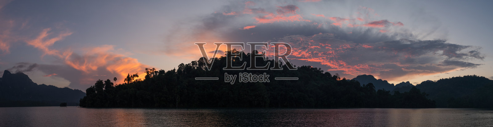 泰国考索国家公园，周澜湖上的日落照片摄影图片