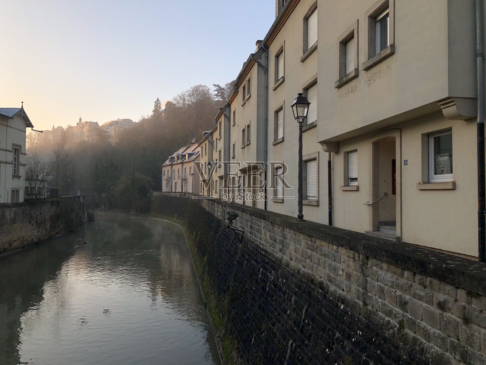 清晨的卢森堡河照片摄影图片