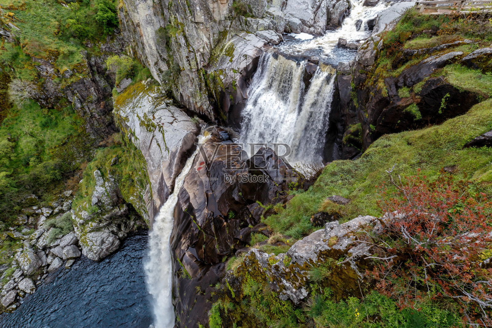 瀑布Pozo de los Humos(烟雾坑)在西班牙。著名的旅游景点和地标目的地萨拉曼卡。西班牙。照片摄影图片