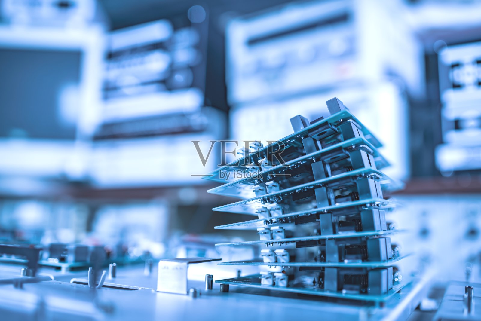 微芯片是堆叠在一起的照片摄影图片