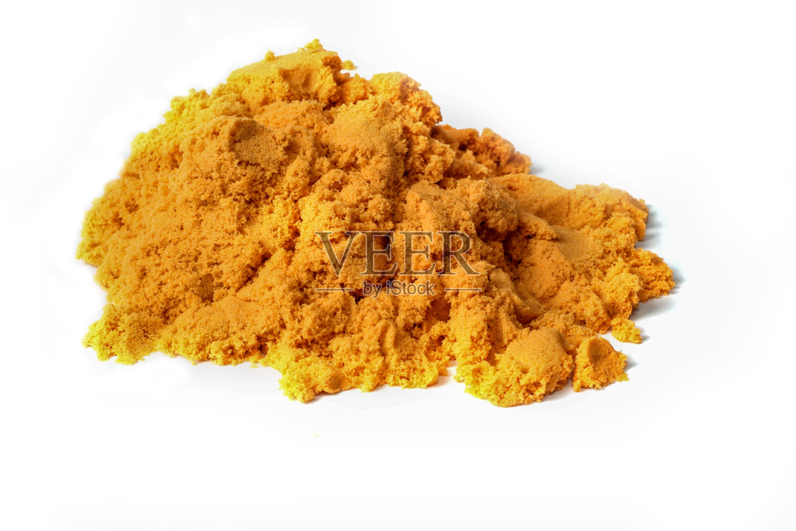 黄色动力沙孤立在白色背景上。照片摄影图片