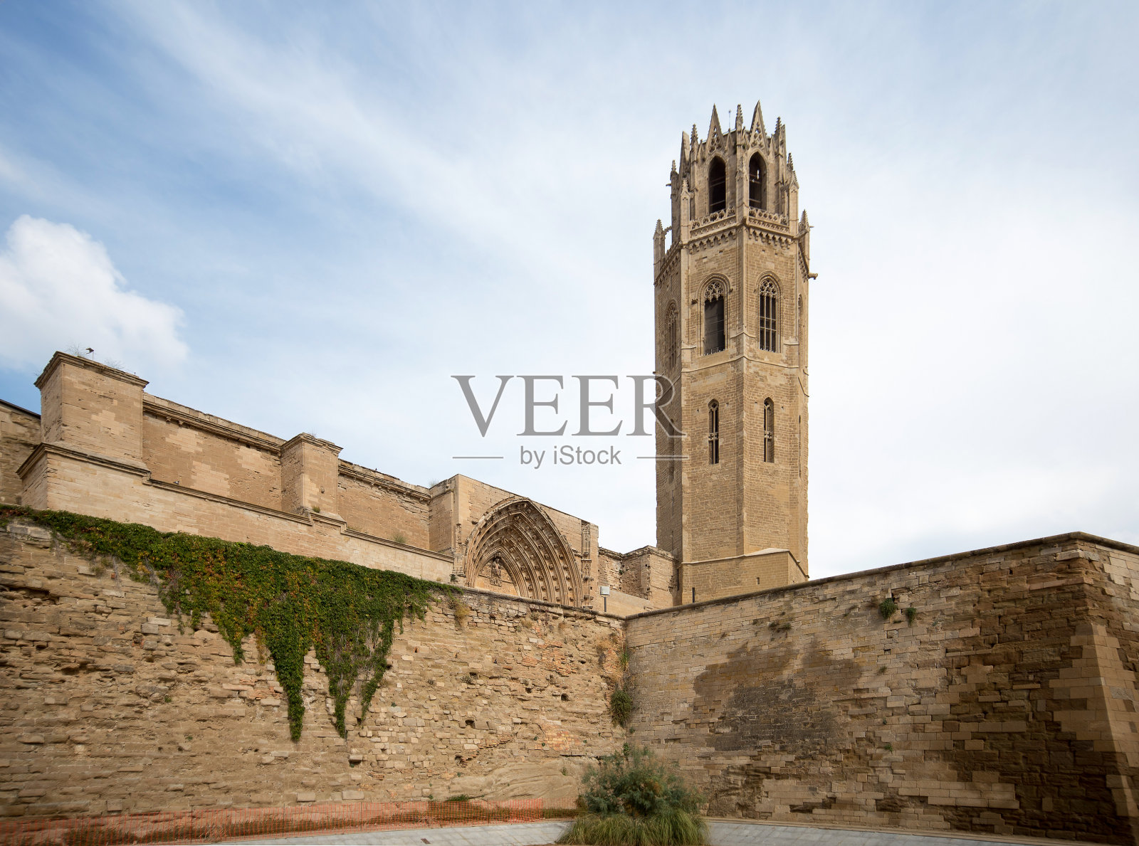 西班牙加泰罗尼亚莱里达市的La Seu Vella(古老的大教堂)照片摄影图片