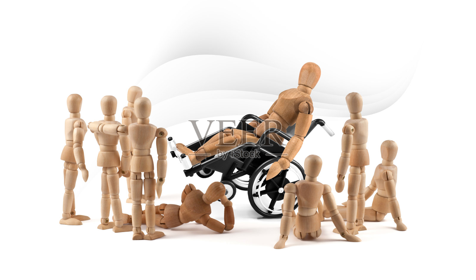 残疾木制人体模型向儿童展示平衡技能-融合照片摄影图片