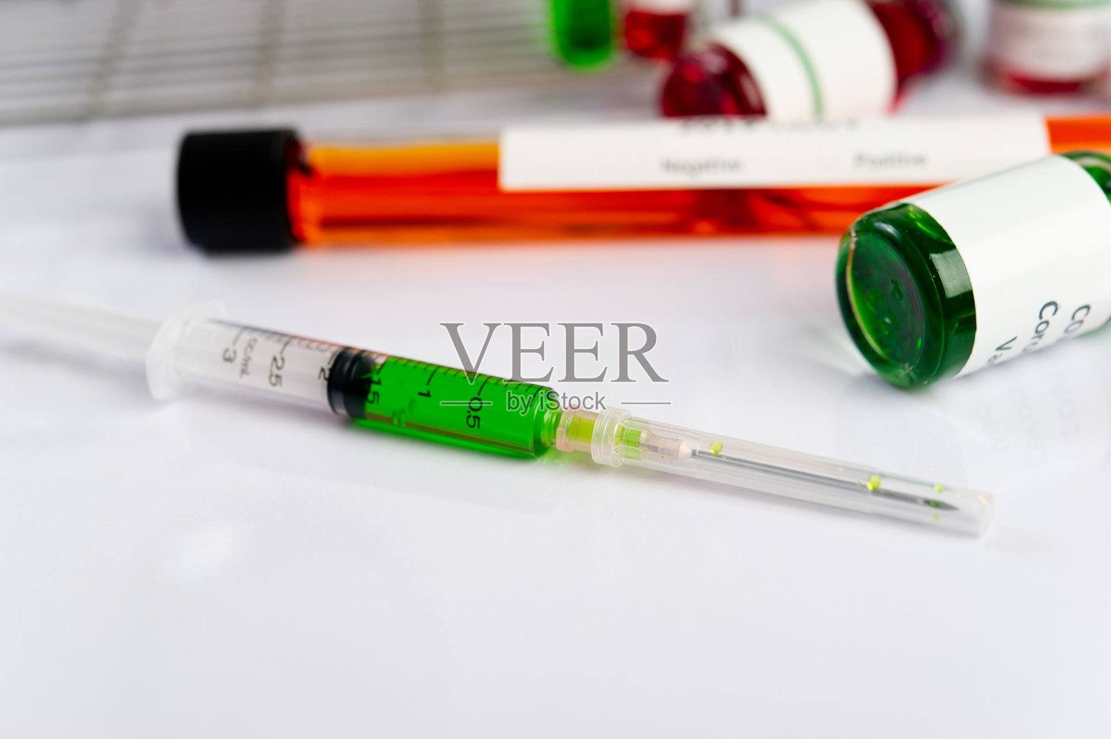 新型冠状病毒免疫抑制剂、图像、模拟、病毒未来发展和预防的图像。照片摄影图片