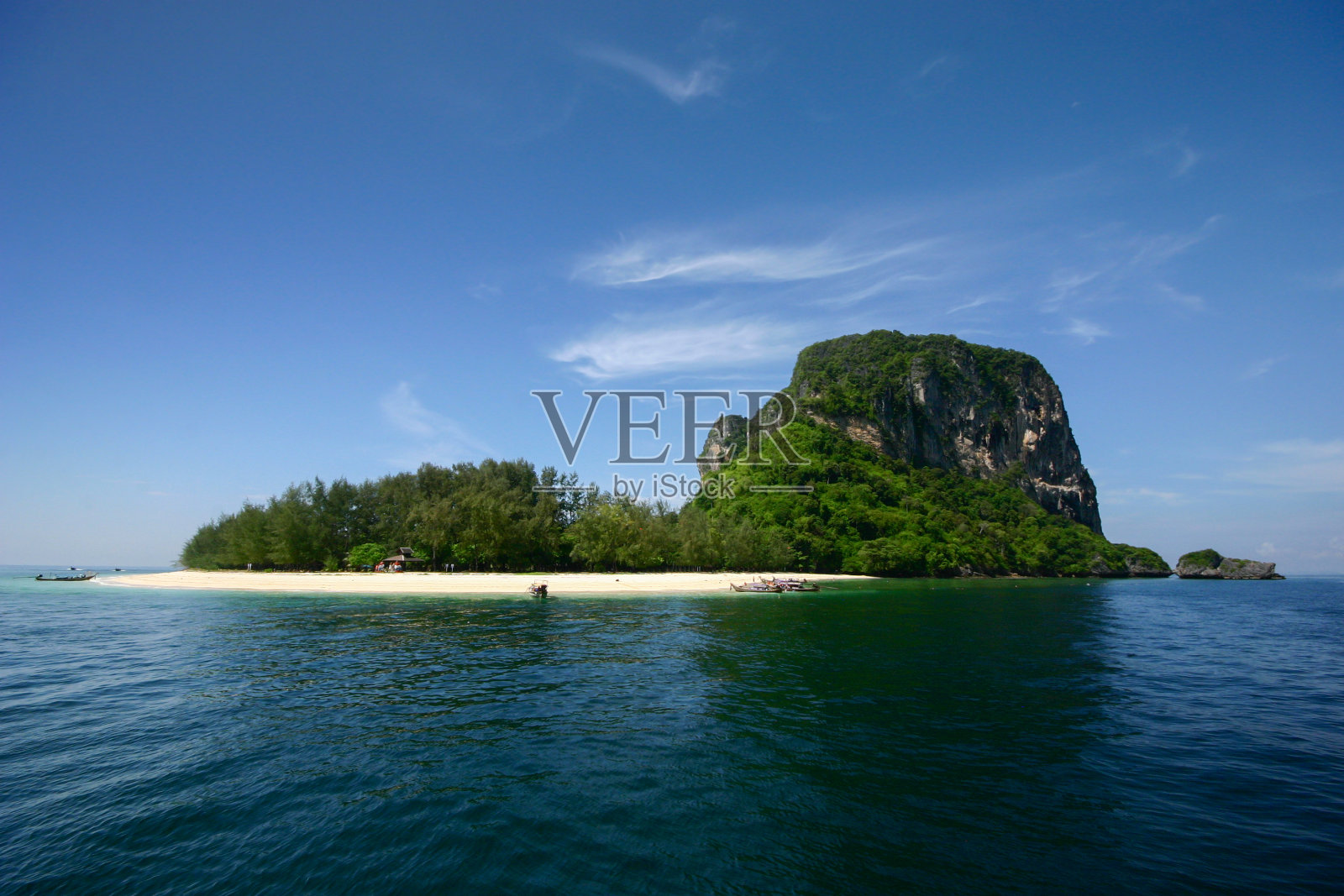 泰国甲米的宝达岛，以海洋和岩石构成的景观照片摄影图片