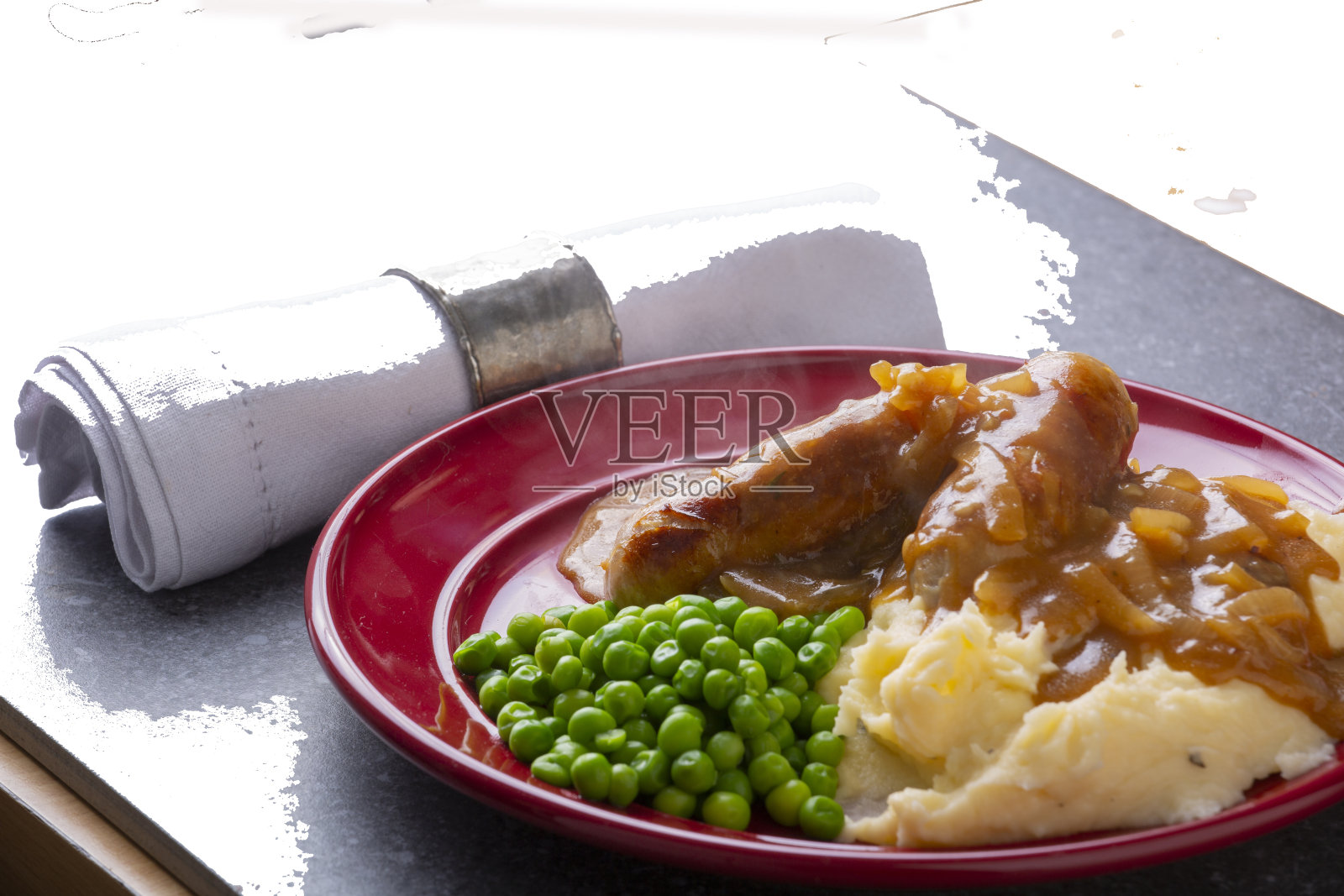 香肠，土豆泥和豌豆照片摄影图片