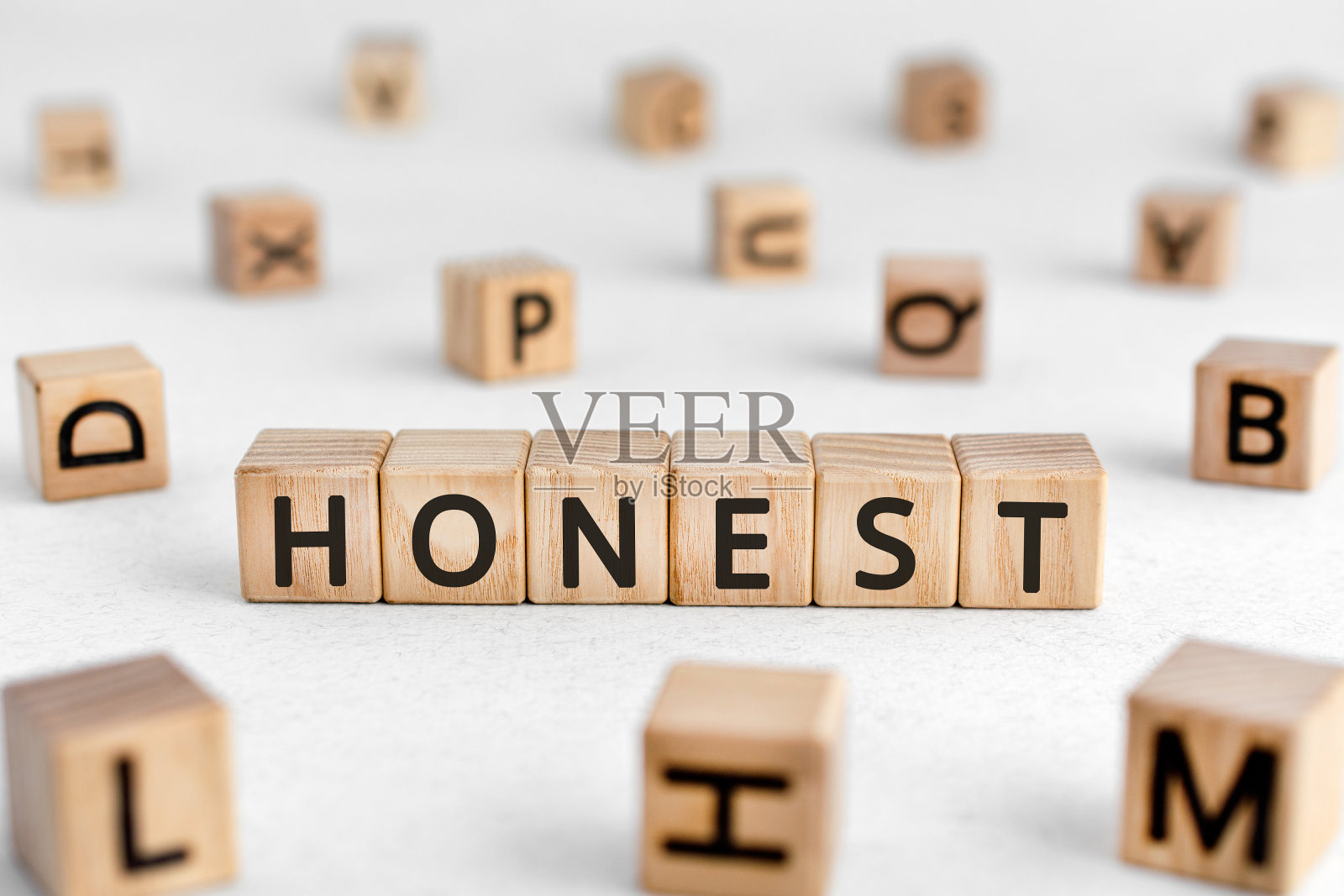 诚实-字从木块与字母照片摄影图片