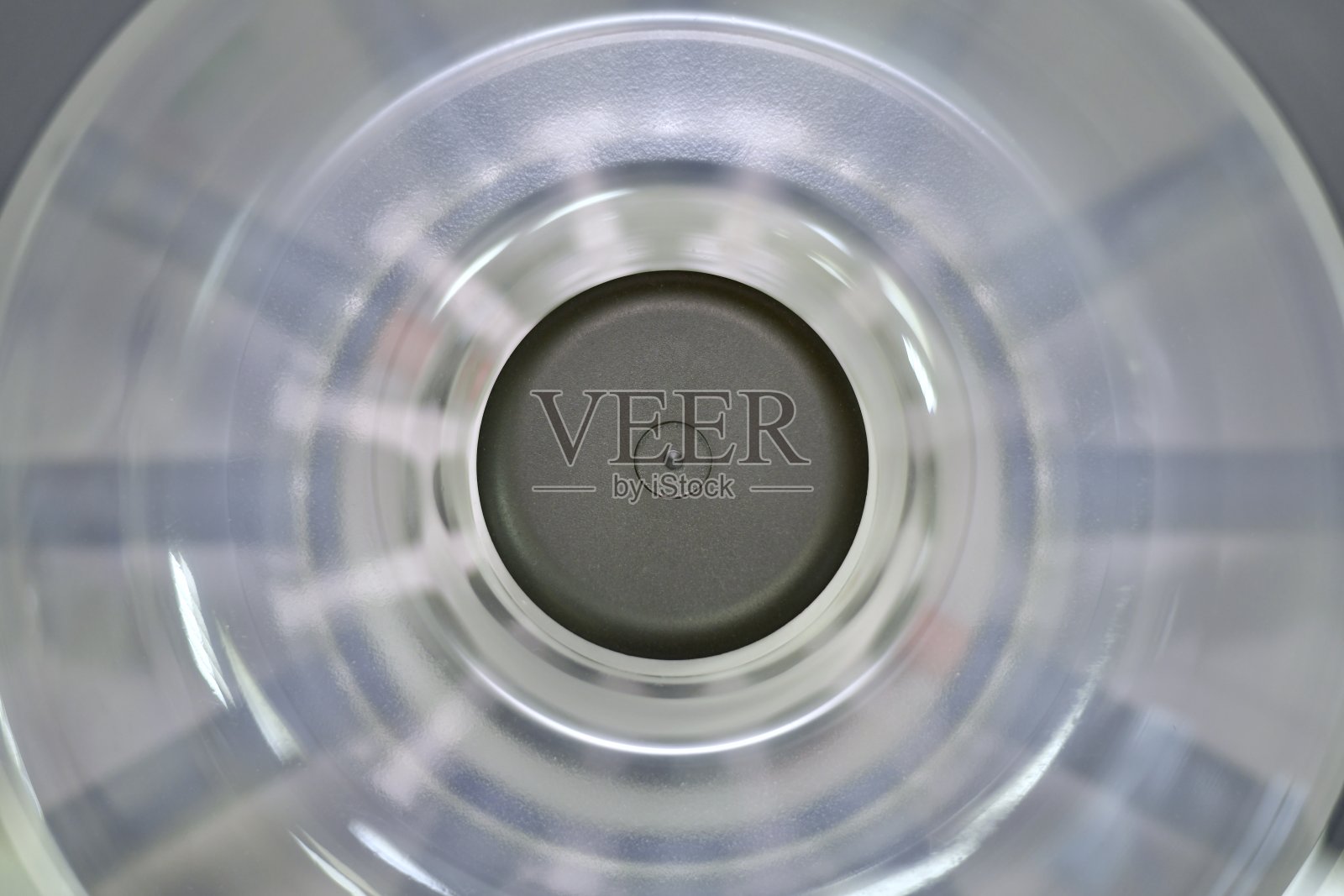 具有高旋转管室的封闭实验室离心机。从以上观点。照片摄影图片