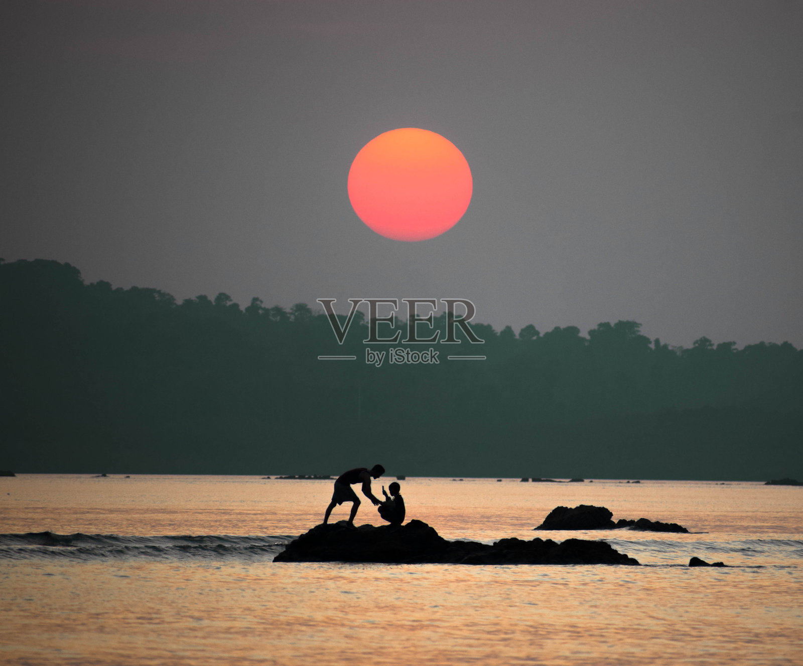 日落(黄金时刻)父子场景照片摄影图片