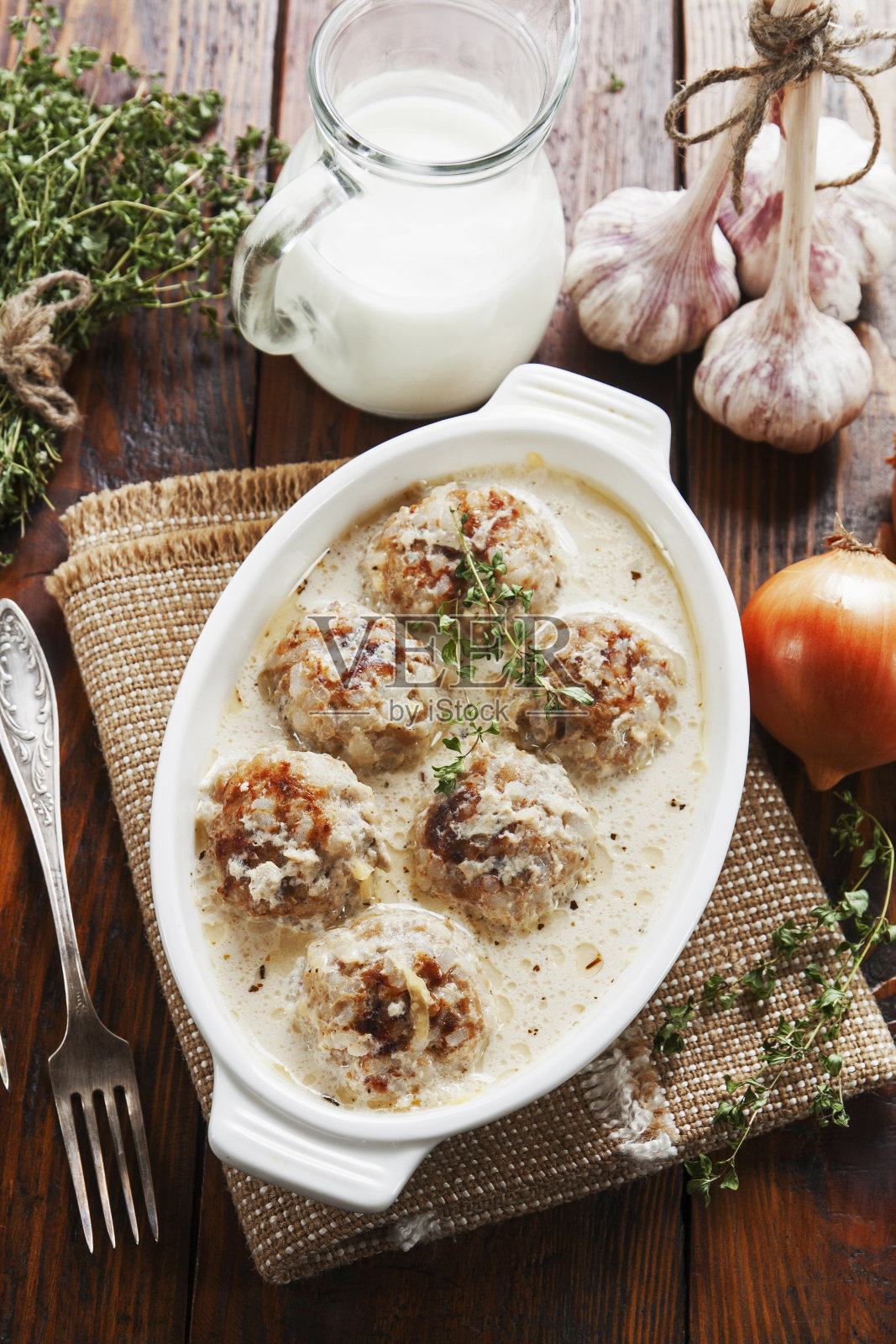 奶油肉丸配米饭照片摄影图片