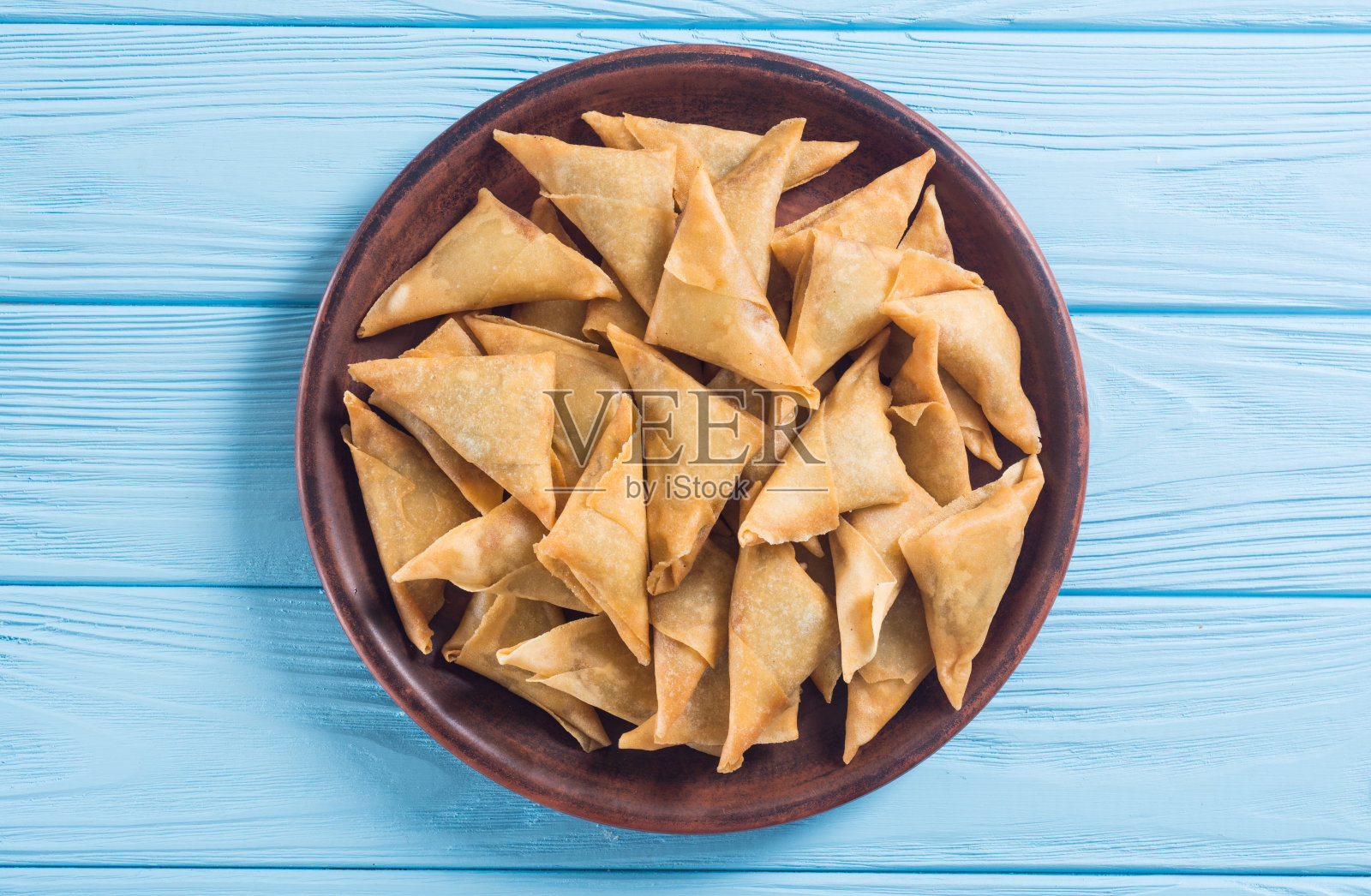 传统的亚洲素食萨莫萨照片摄影图片