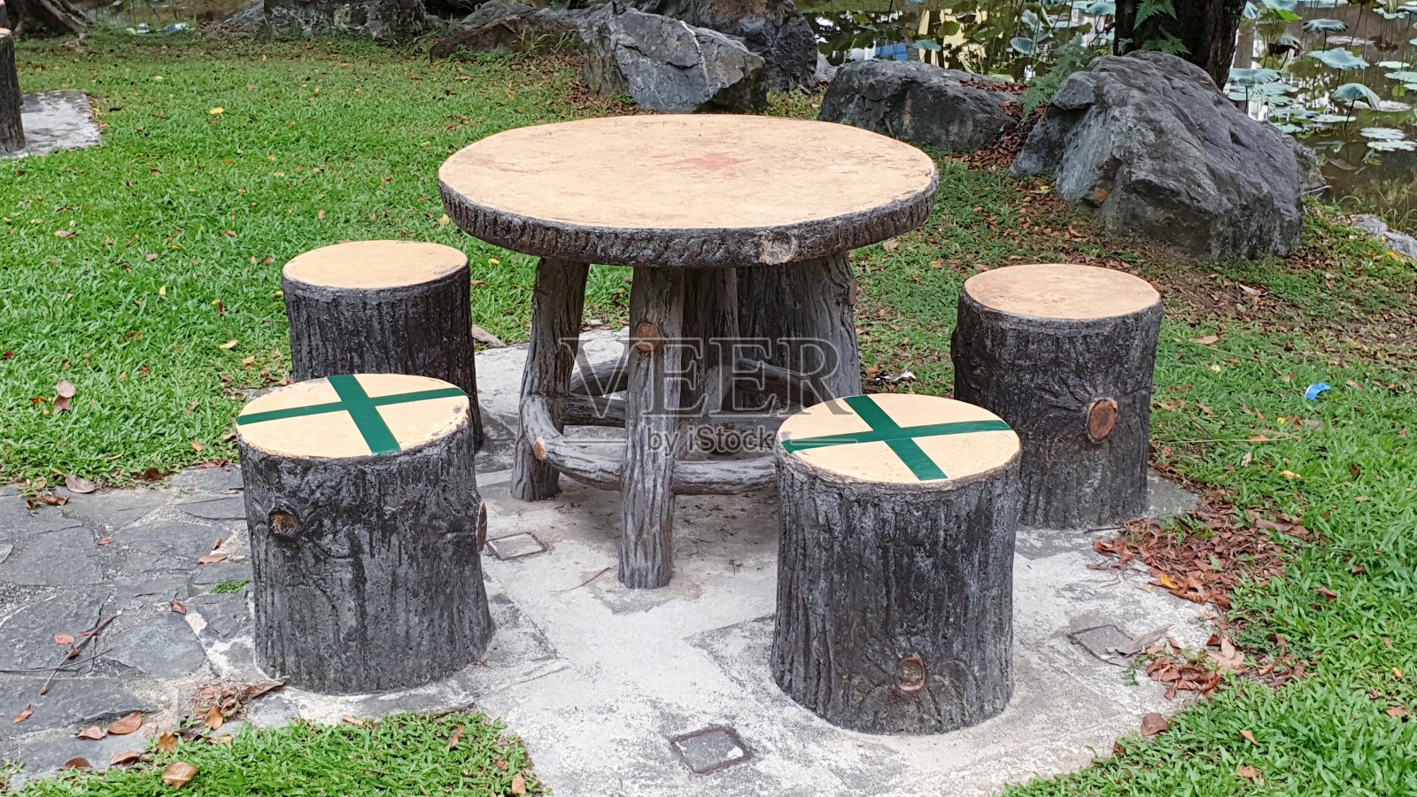 公园内的安全距离营销照片摄影图片