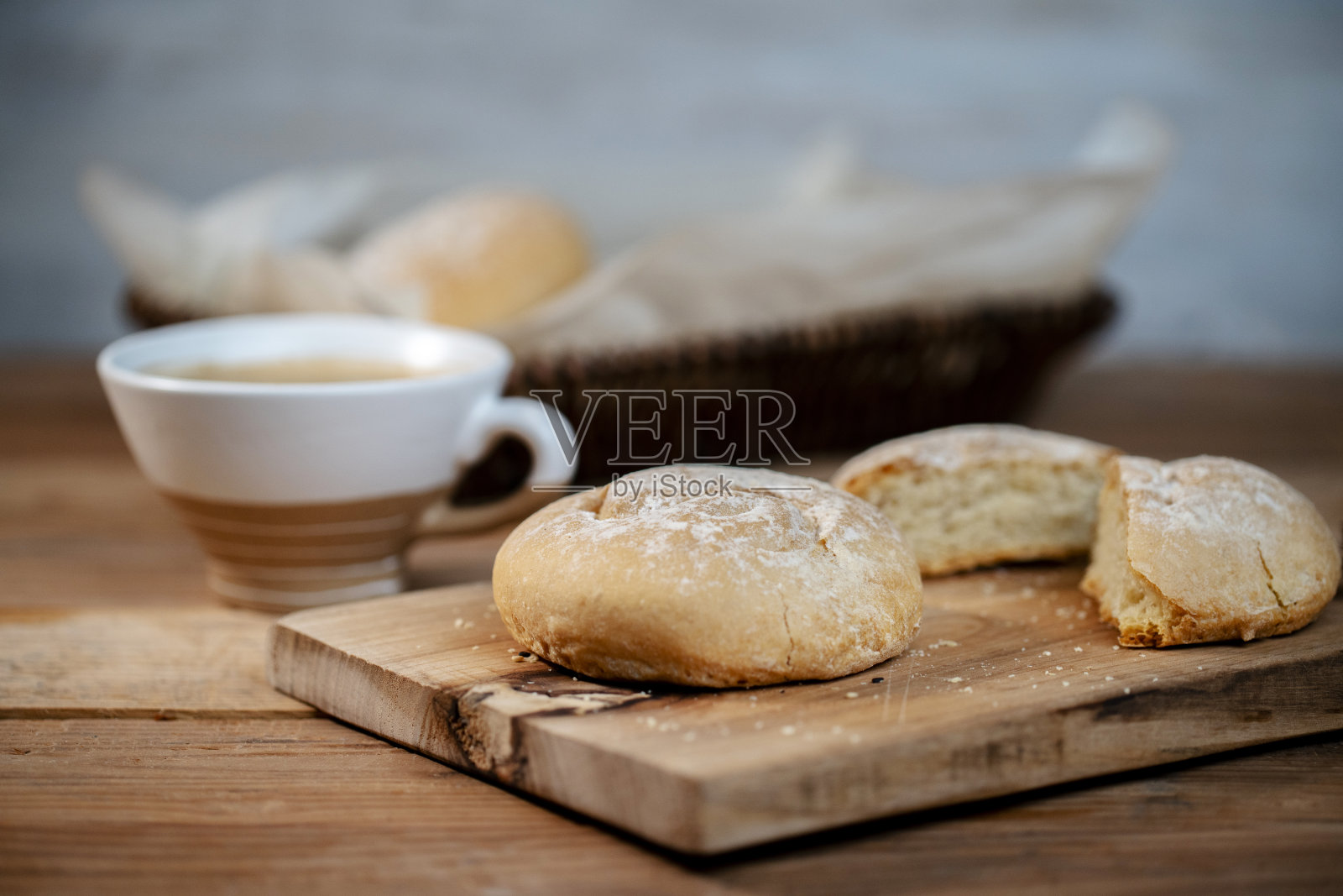 自制早餐:自制全麦面包和咖啡照片摄影图片