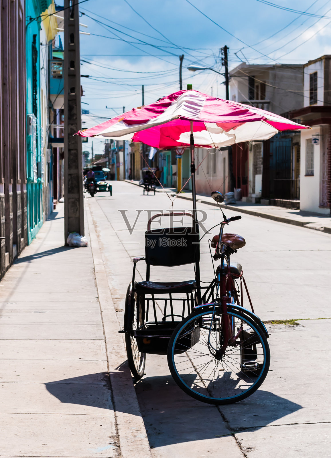 古巴自行车出租车。照片摄影图片