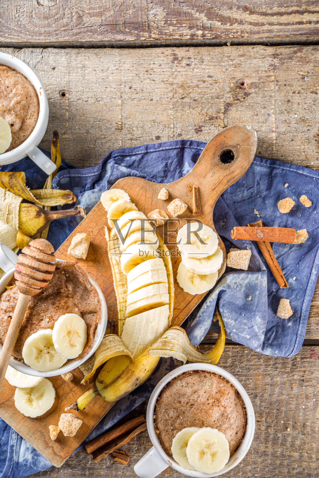 香蕉面包mugcake照片摄影图片