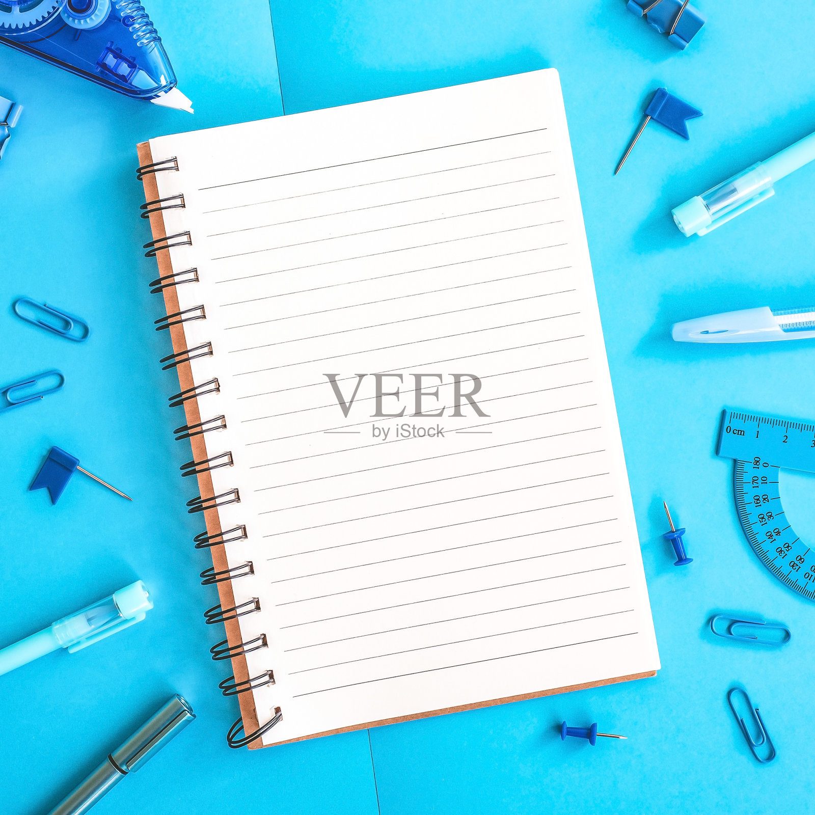 色彩柔和的学校用品回到学校的概念平铺顶视图照片摄影图片