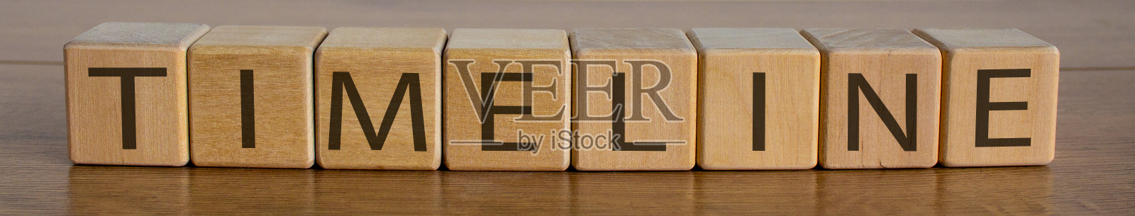 概念单词时间轴上的立方体在一个漂亮的木桌上照片摄影图片