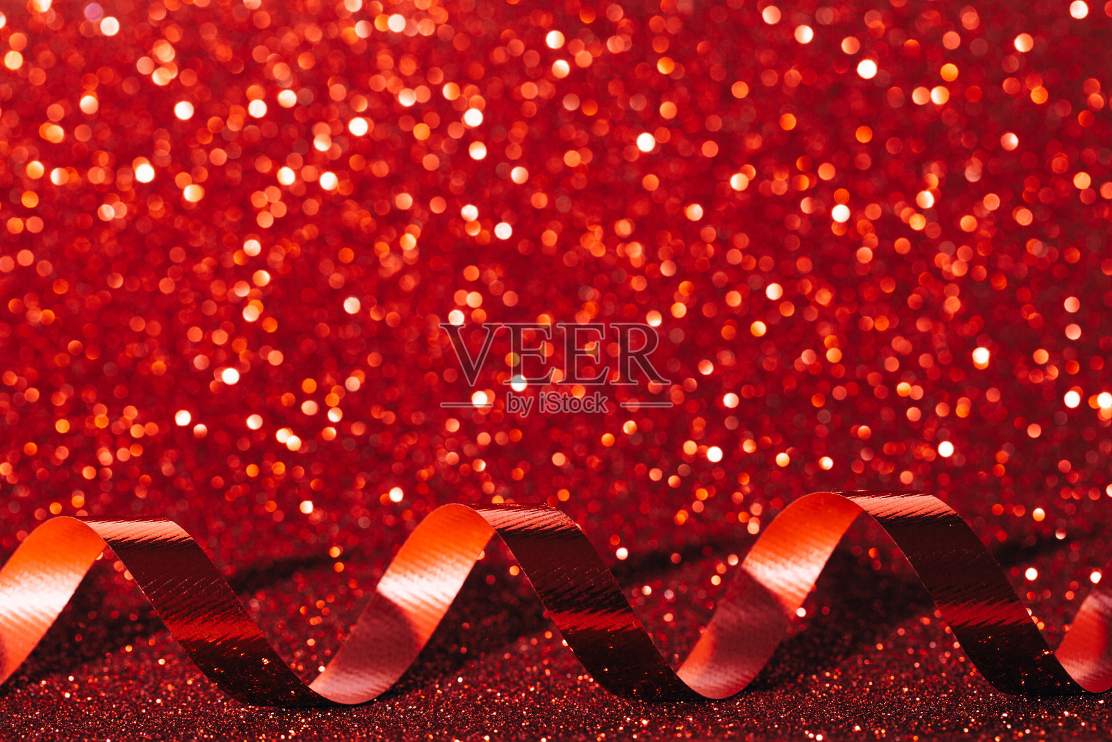 美丽的红丝带在节日的背景照片摄影图片