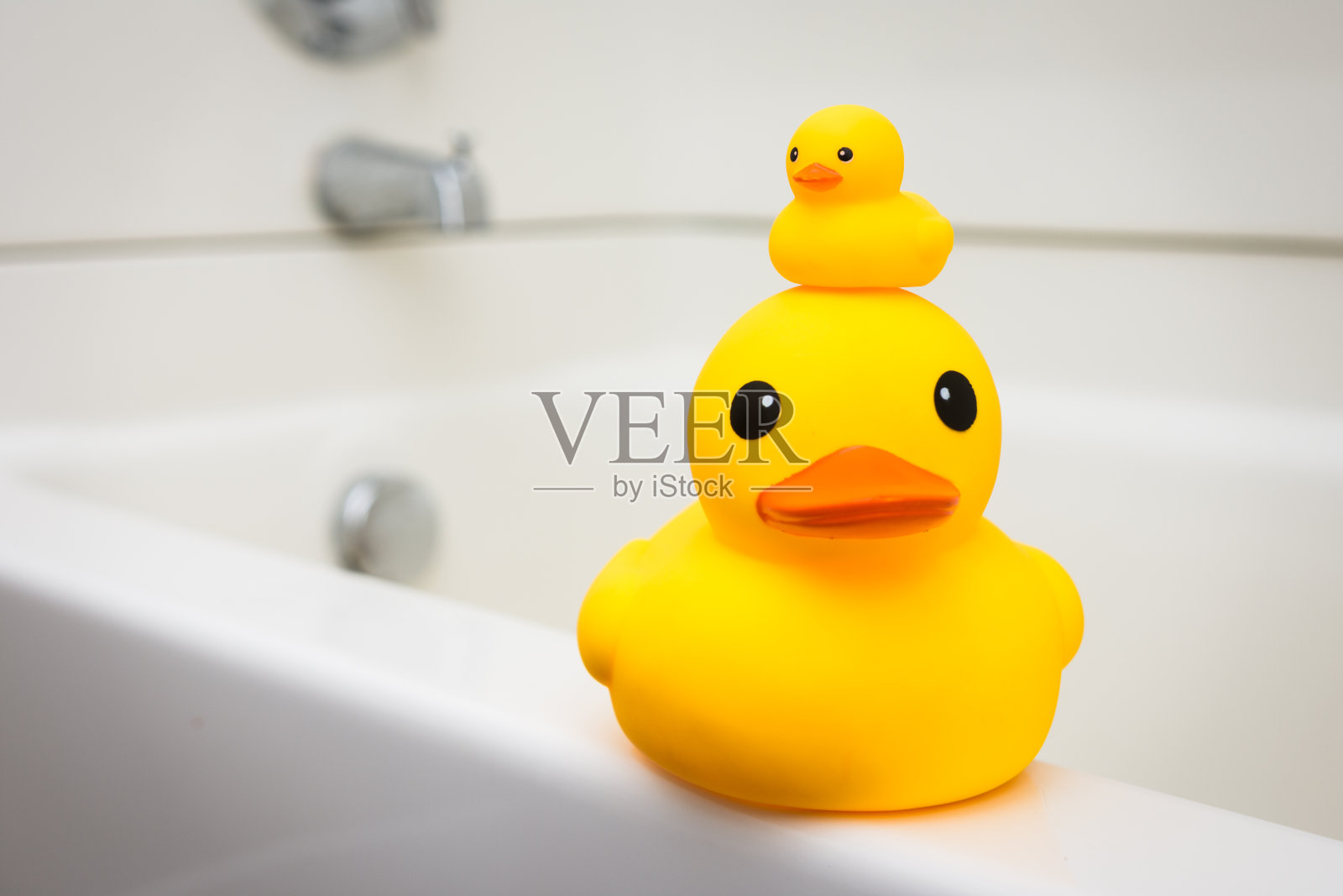 黄色橡皮鸭浴玩具照片摄影图片