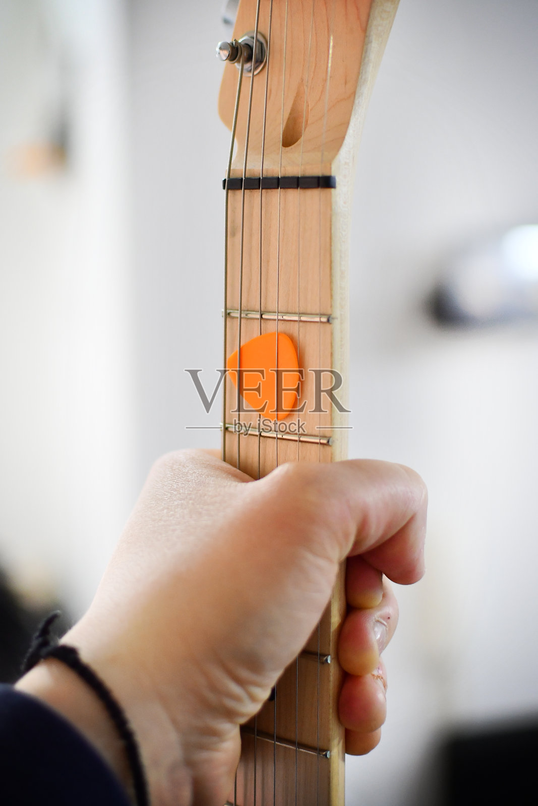 拿起你的电吉他弹奏照片摄影图片