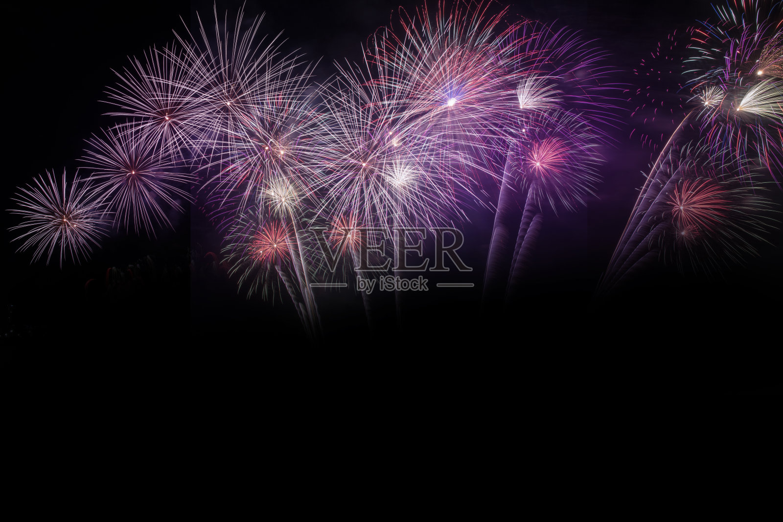 五彩缤纷的烟花为7月4日国庆节日、独立日的概念照片摄影图片