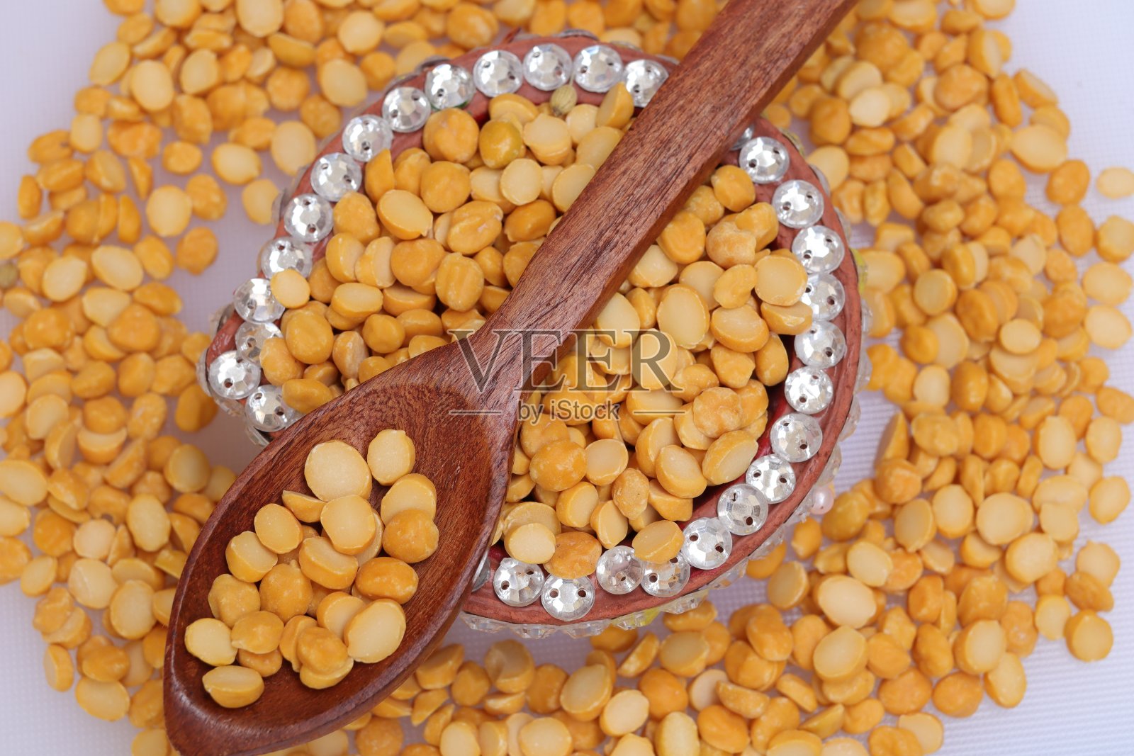 黄色分开生豆木豆或鹰嘴豆扁豆照片摄影图片