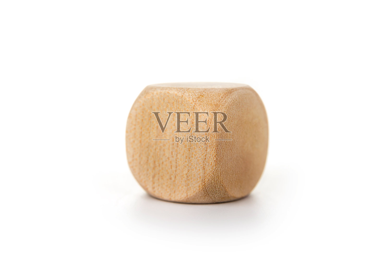 木制空白骰子在一个白色的背景照片摄影图片