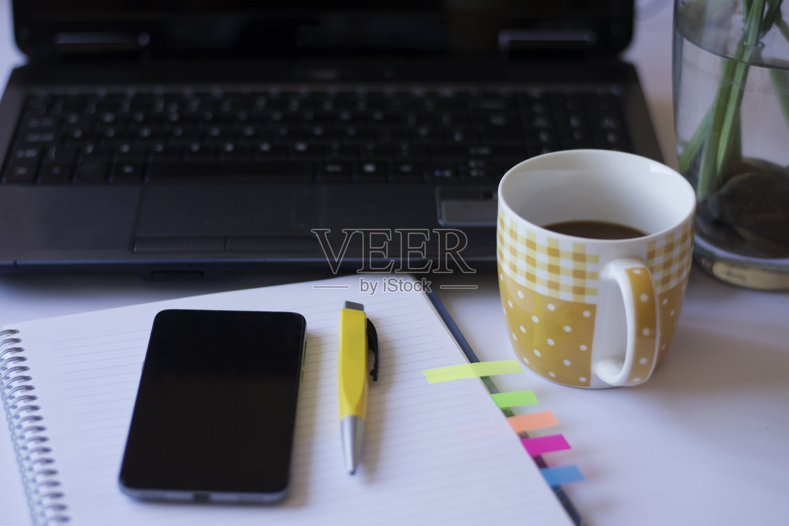 俯视图的家庭办公桌办公室照片摄影图片