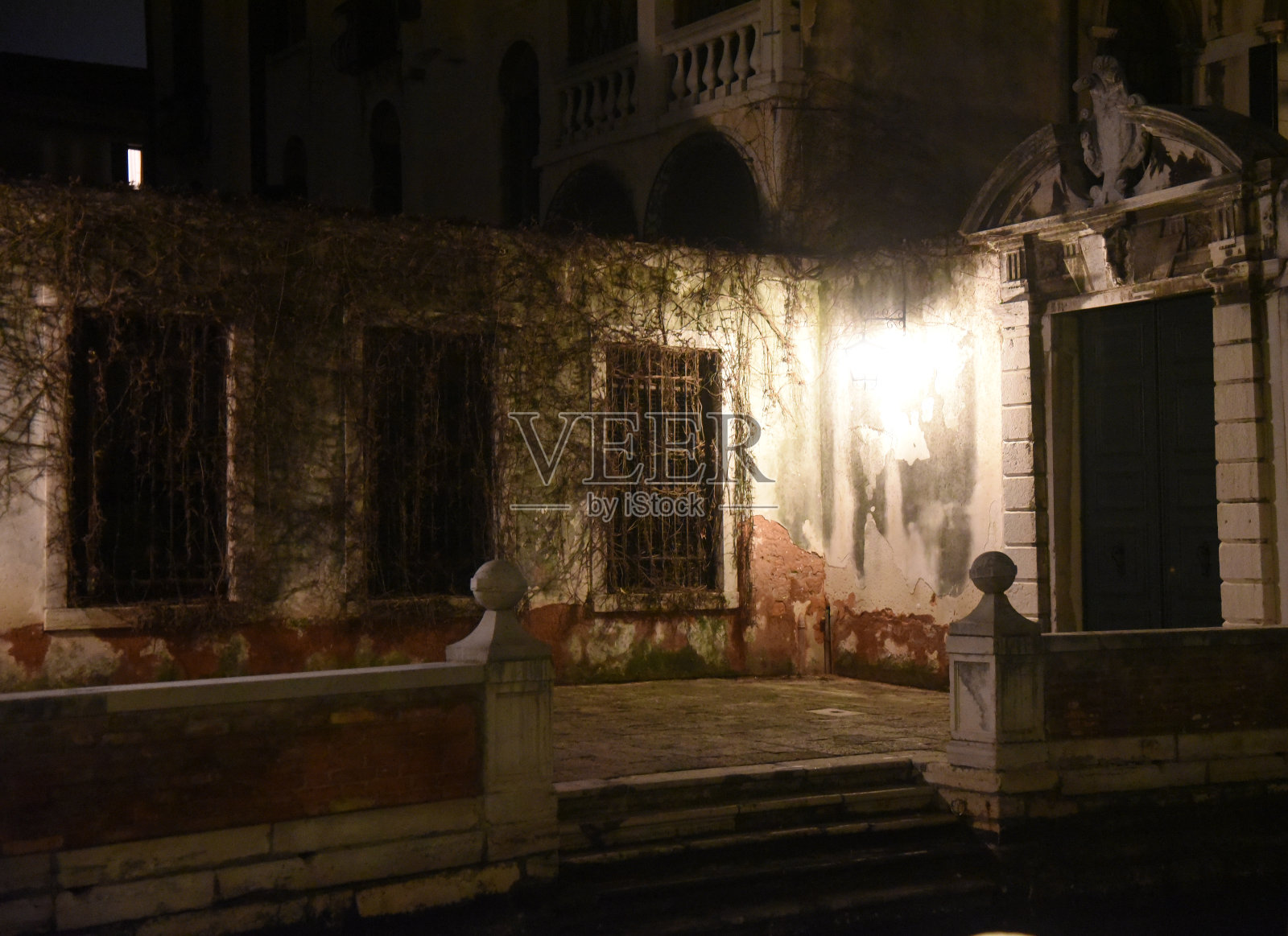 意大利夜间入口照片摄影图片