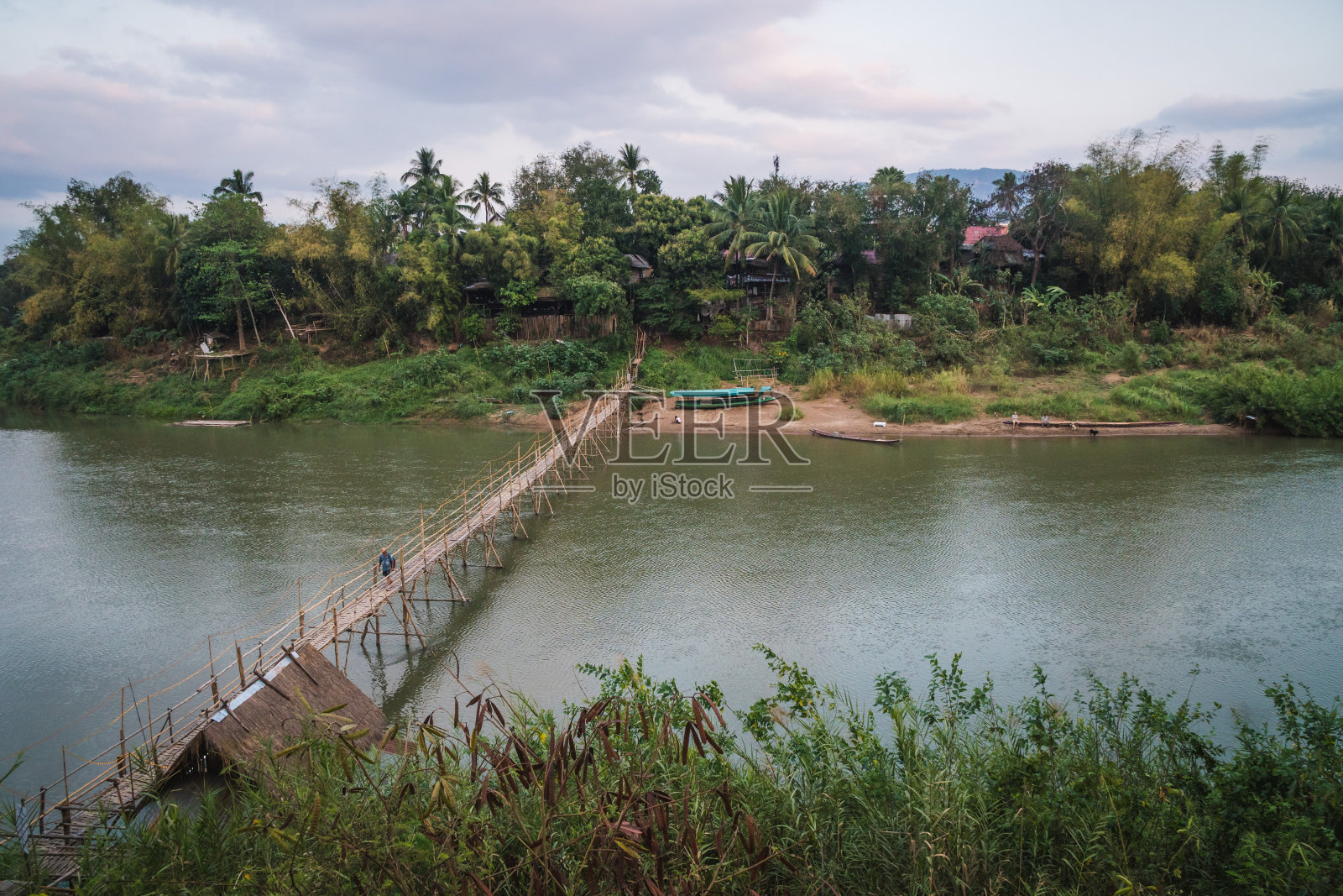 美丽的河全景从琅勃拉邦看到在老挝照片摄影图片