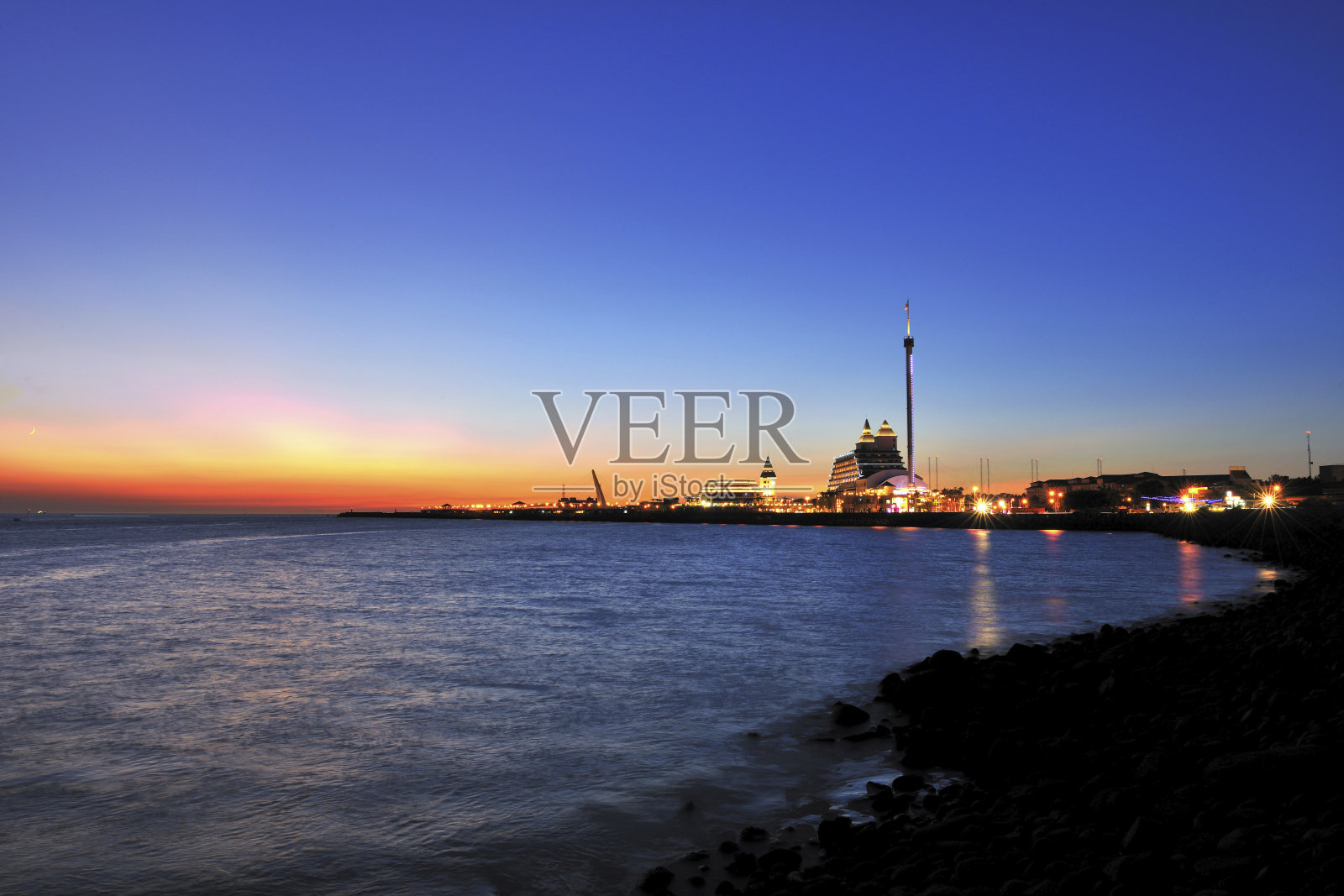 台湾新北市淡水渔人码头夜景照片摄影图片