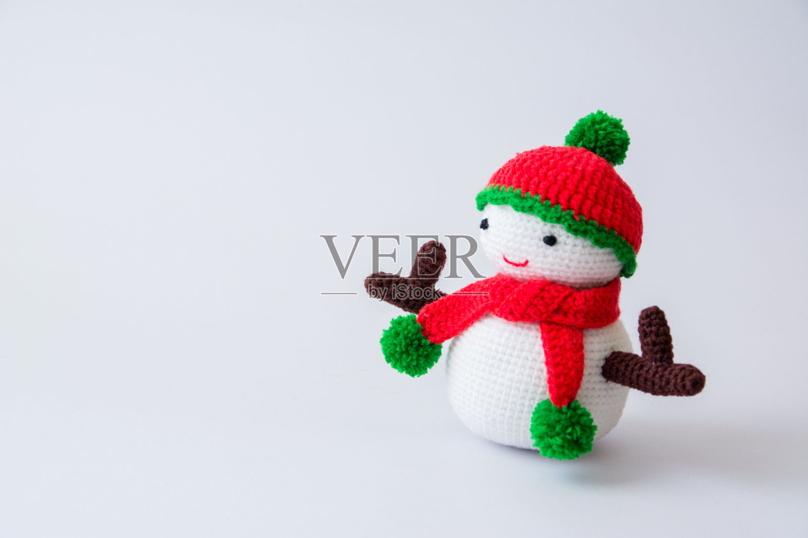 手工钩织雪人娃娃照片摄影图片