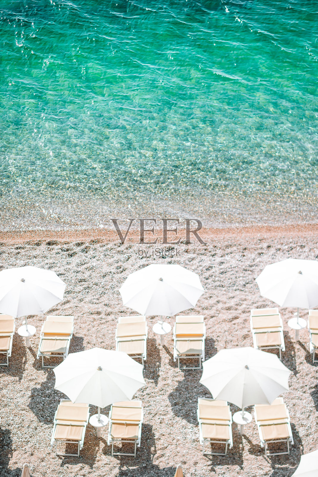 美丽的海滩和清澈的水在保护区加尔加诺照片摄影图片