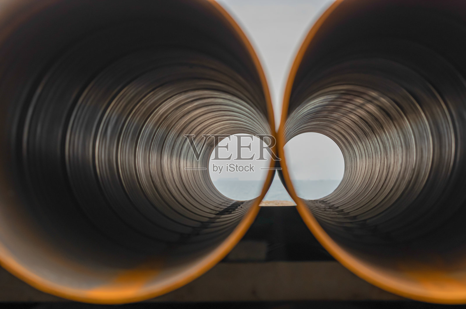 隧道的尽头有一盏灯照片摄影图片