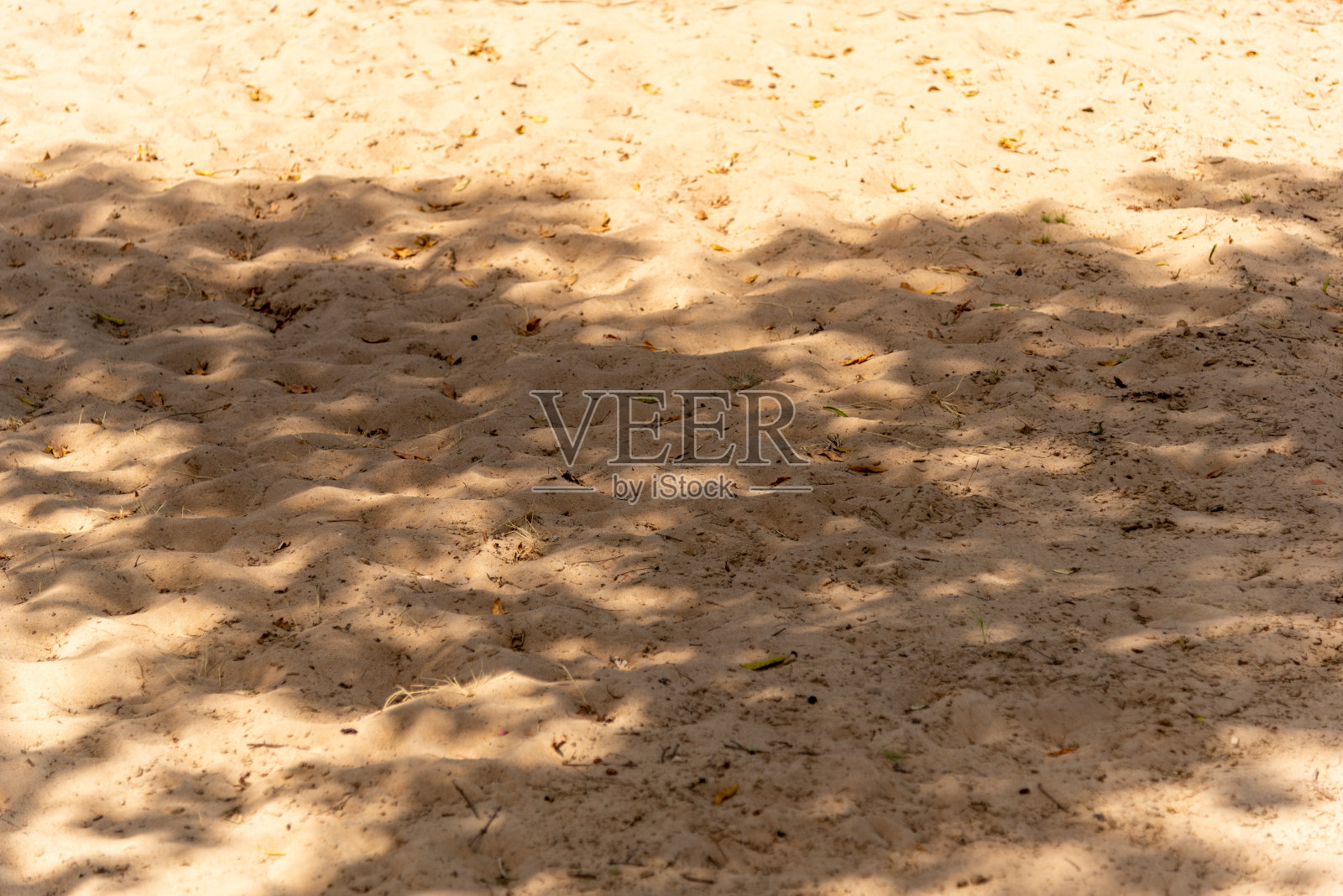 沙滩排球练习用的沙场，在场地的尽头有阴影照片摄影图片