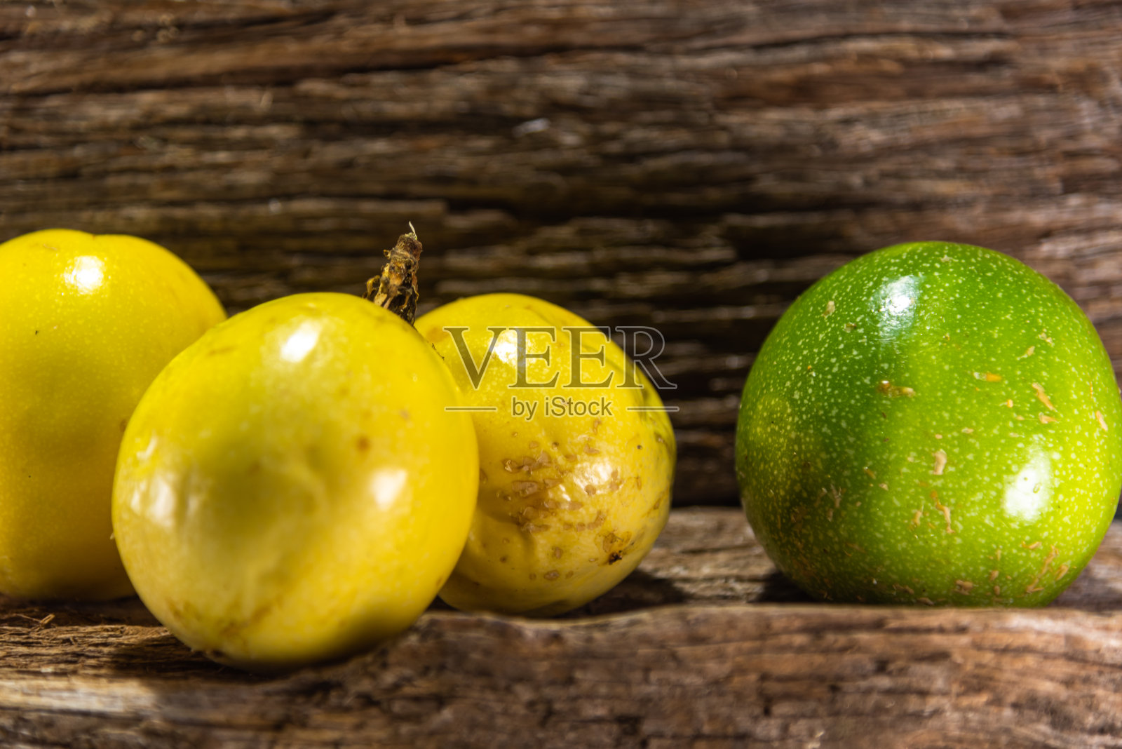 新鲜水果。百香果有助于治疗焦虑等疾病照片摄影图片