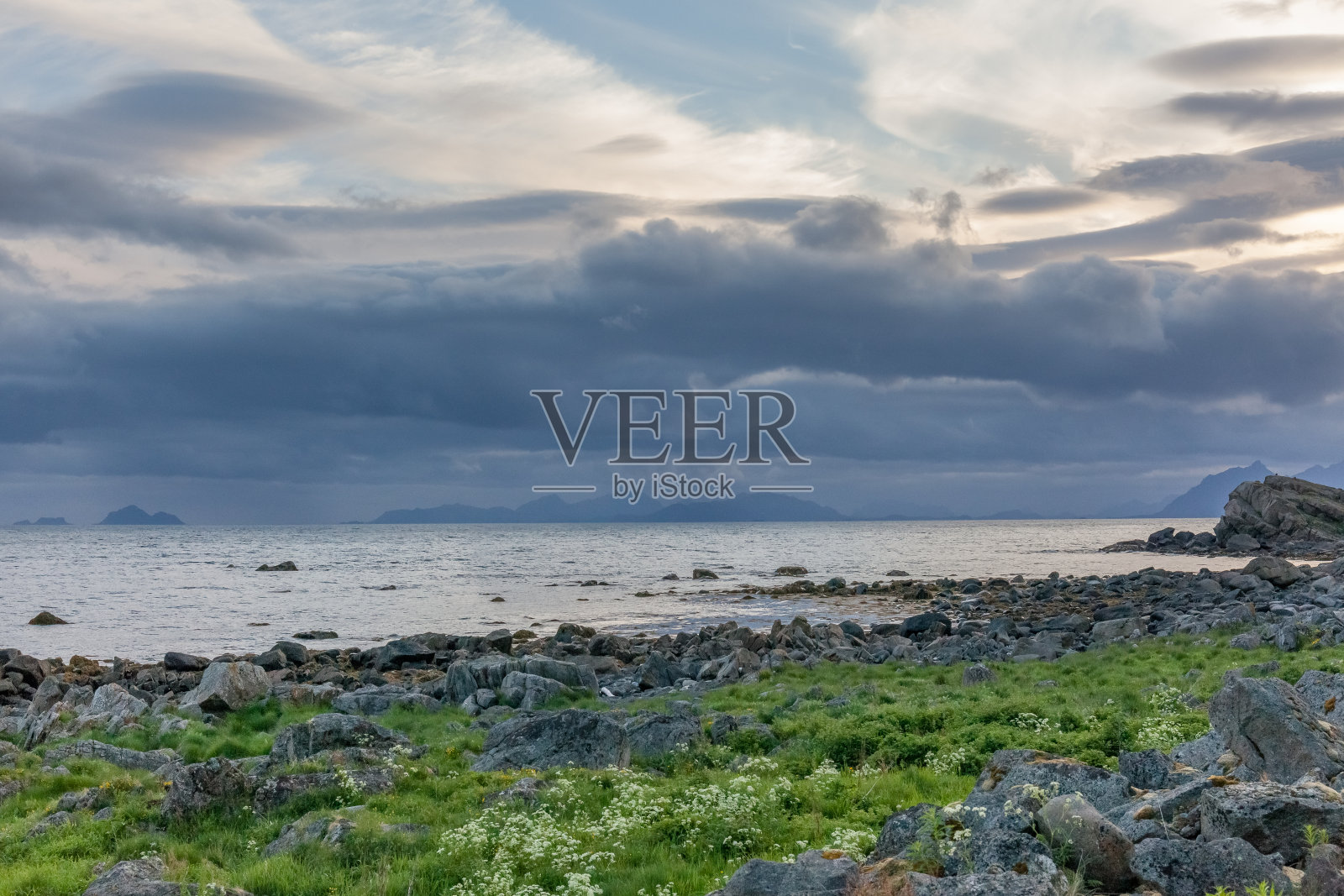 夏天在美丽的挪威旅游。周末旅行,度假。斯堪的纳维亚国家，选择性关注照片摄影图片